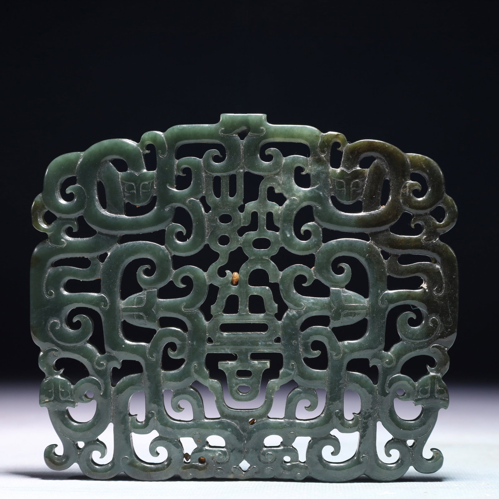 An Exquisite Jasper Chi-Dragon Pattern Pendant: An Exquisite Jasper Chi-Dragon Pattern Pendant,Qing Dynasty,China,Size:5.5inx4.5in,Weight:214.6g 碧玉螭龙纹挂件,中国清代