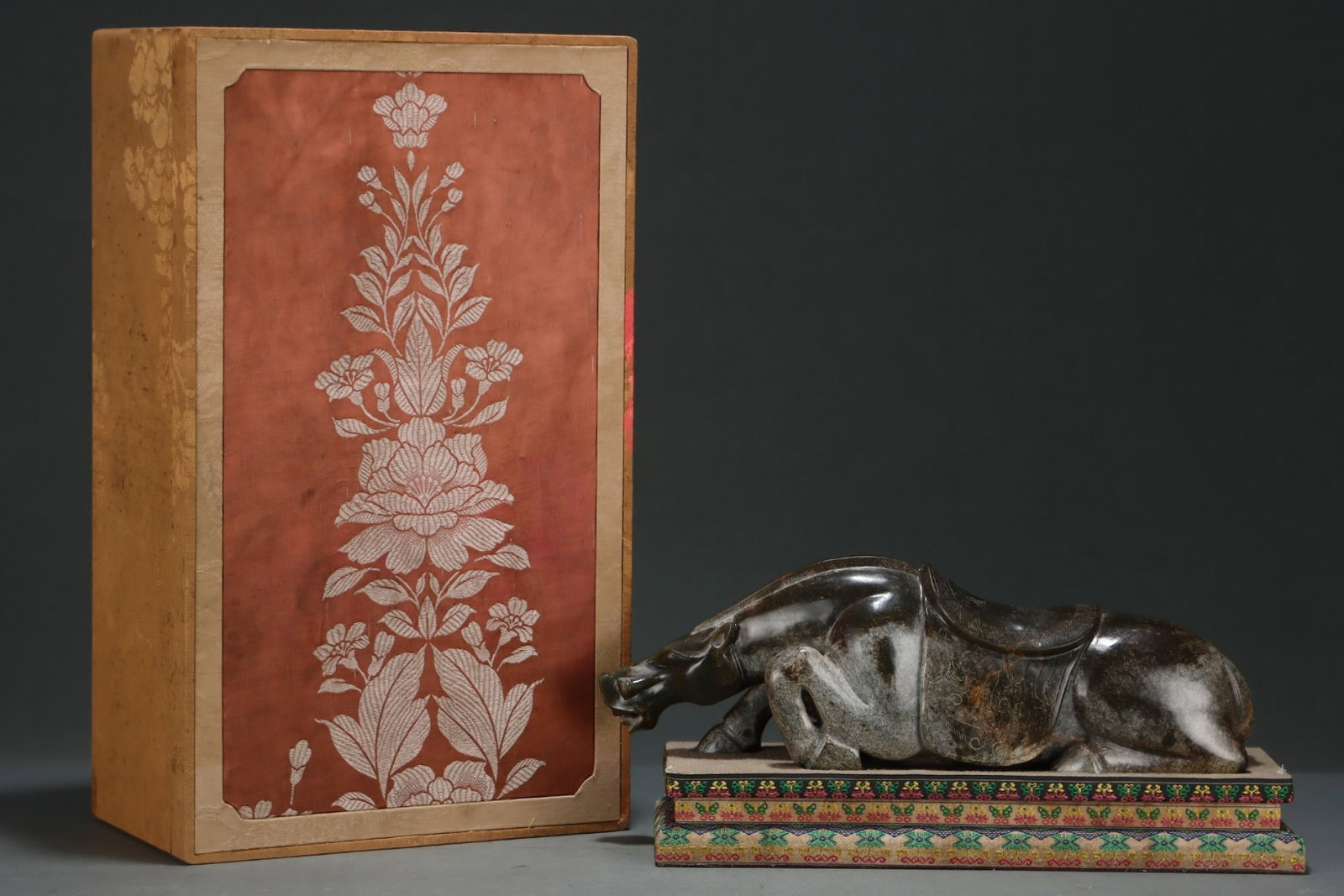 A Rare Archaic Jade Horse Ornament: A Rare Archaic Jade Horse Ornament,Qing Dynasty,China,Size:14inx3.3inx4.6in 高古玉骏马摆件,中国清代