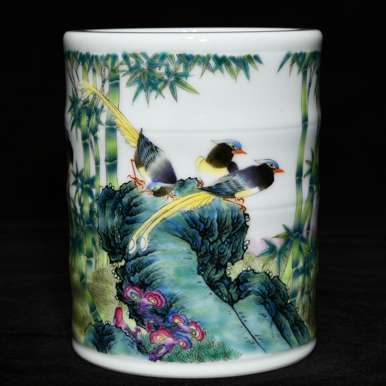 An Exquisite Enamel Flower and Bird Pattern Brush Pot,with poem: An Exquisite Enamel Flower and Bird Pattern Brush Pot,with poem,Qing Dynasty,China,Yongzheng Four-character Mark,Size:5.1inx4.1in 珐琅彩花鸟纹笔筒,ñ