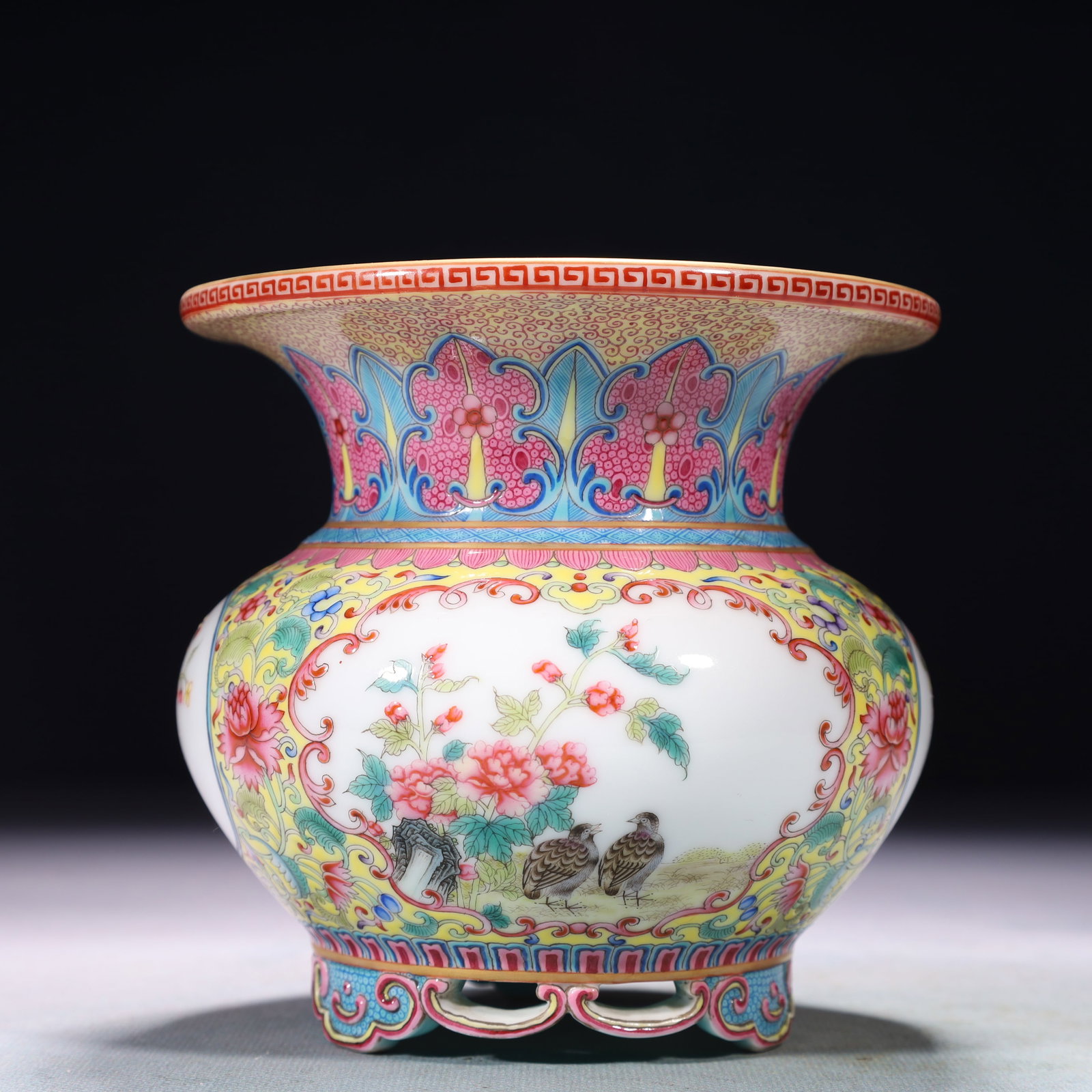 An Exquisite Famille-Rose Painted Gold Flower and Bird Pattern Jar: An Exquisite Famille-Rose Painted Gold Flower and Bird Pattern Jar,Qing Dynasty,China,Qianlong Four-character Mark,Size:5.1inx4.9in,Weight:650g 粉彩描金花鸟纹