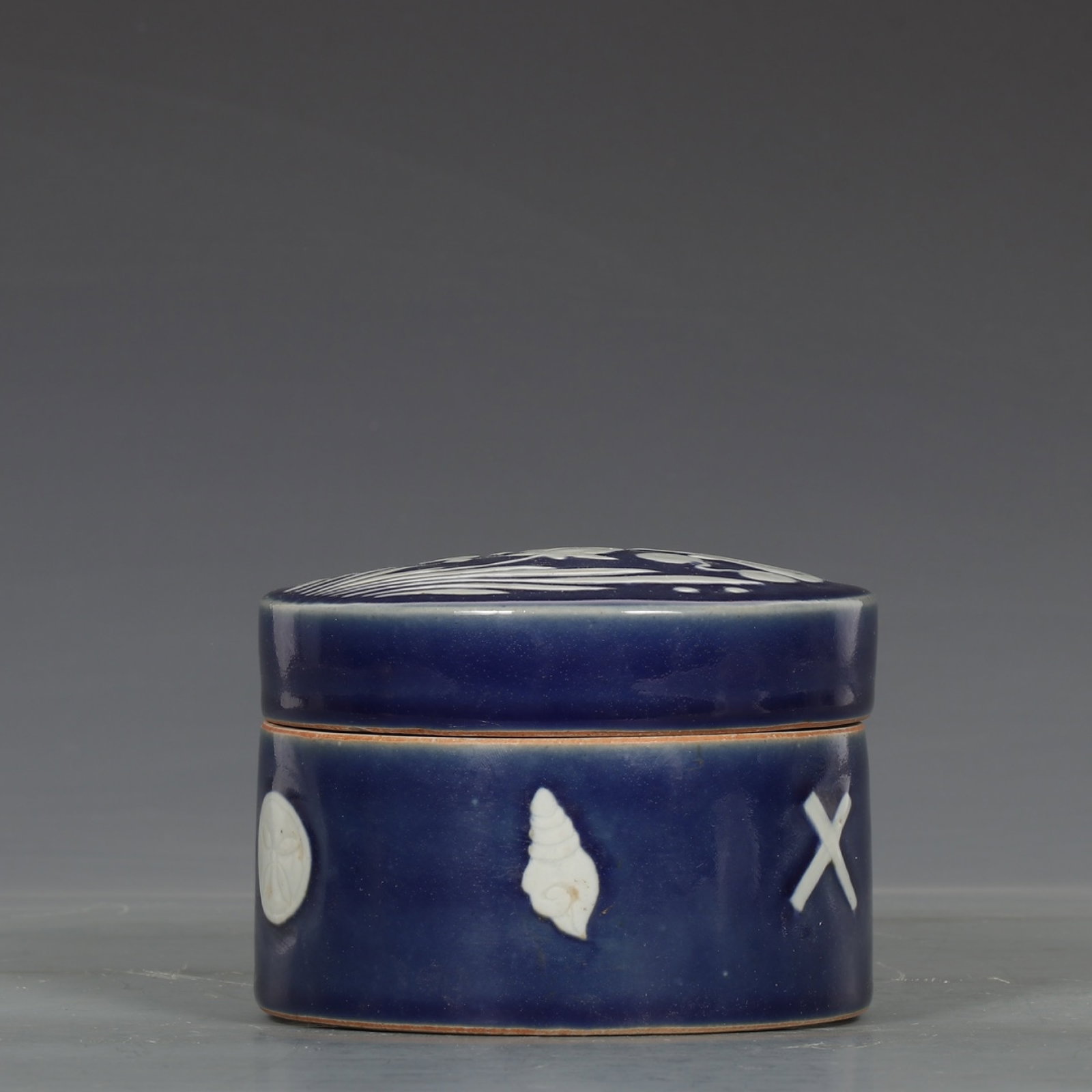 An Exquisite Ji Blue Glazed Hornwort Pattern Box: An Exquisite Ji Blue Glazed Hornwort Pattern Box,Yuan Dynasty,China,Size:3.5inx5.1in 霁蓝釉鱼藻纹盒,中国元代