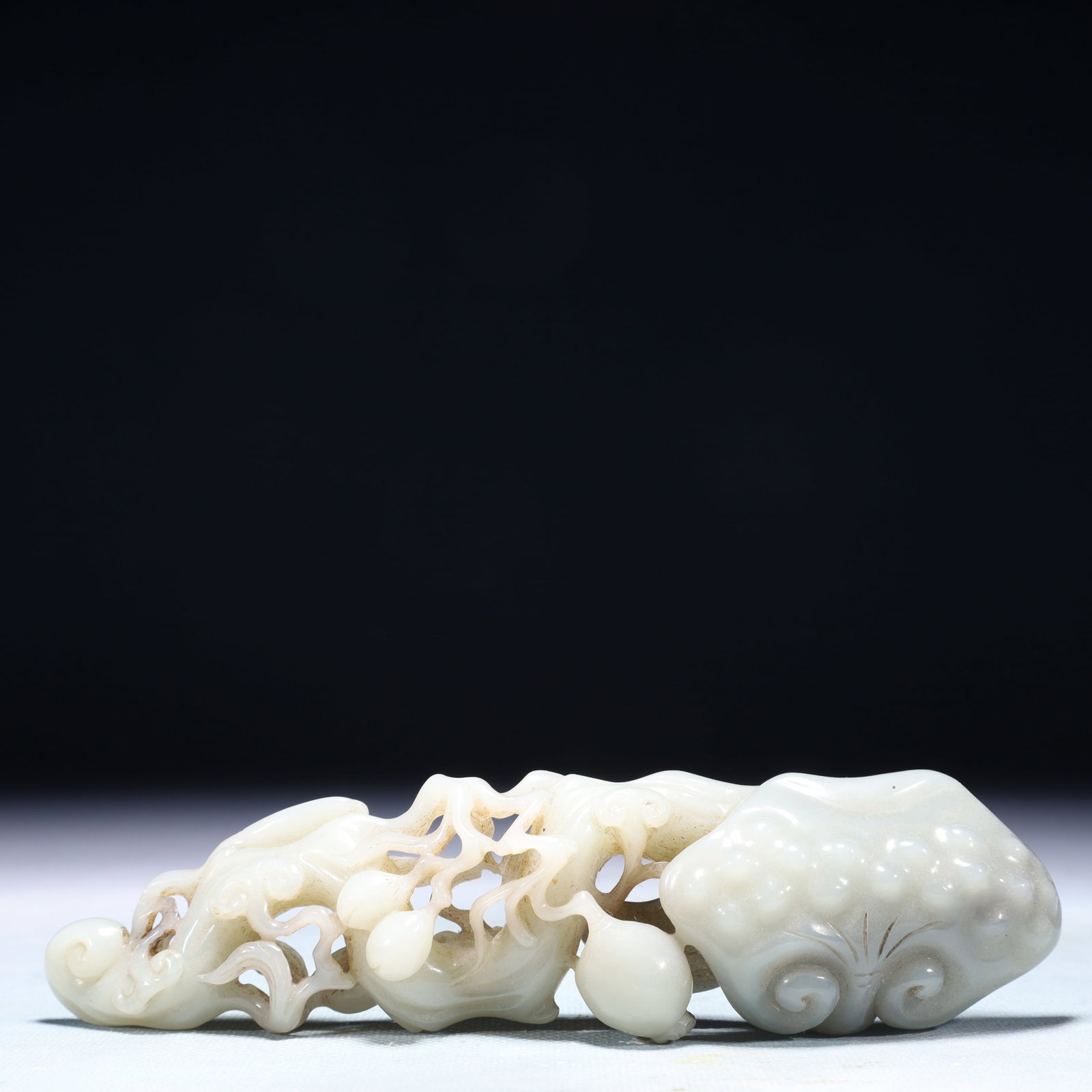 An Exquisite White Jade Ganoderma lucidum Ornament: An Exquisite White Jade Ganoderma lucidum Ornament,Qing Dynasty,China,Size:6.9inx1.6inx0.8in,Weight:205g 白玉灵芝摆件,中国清代