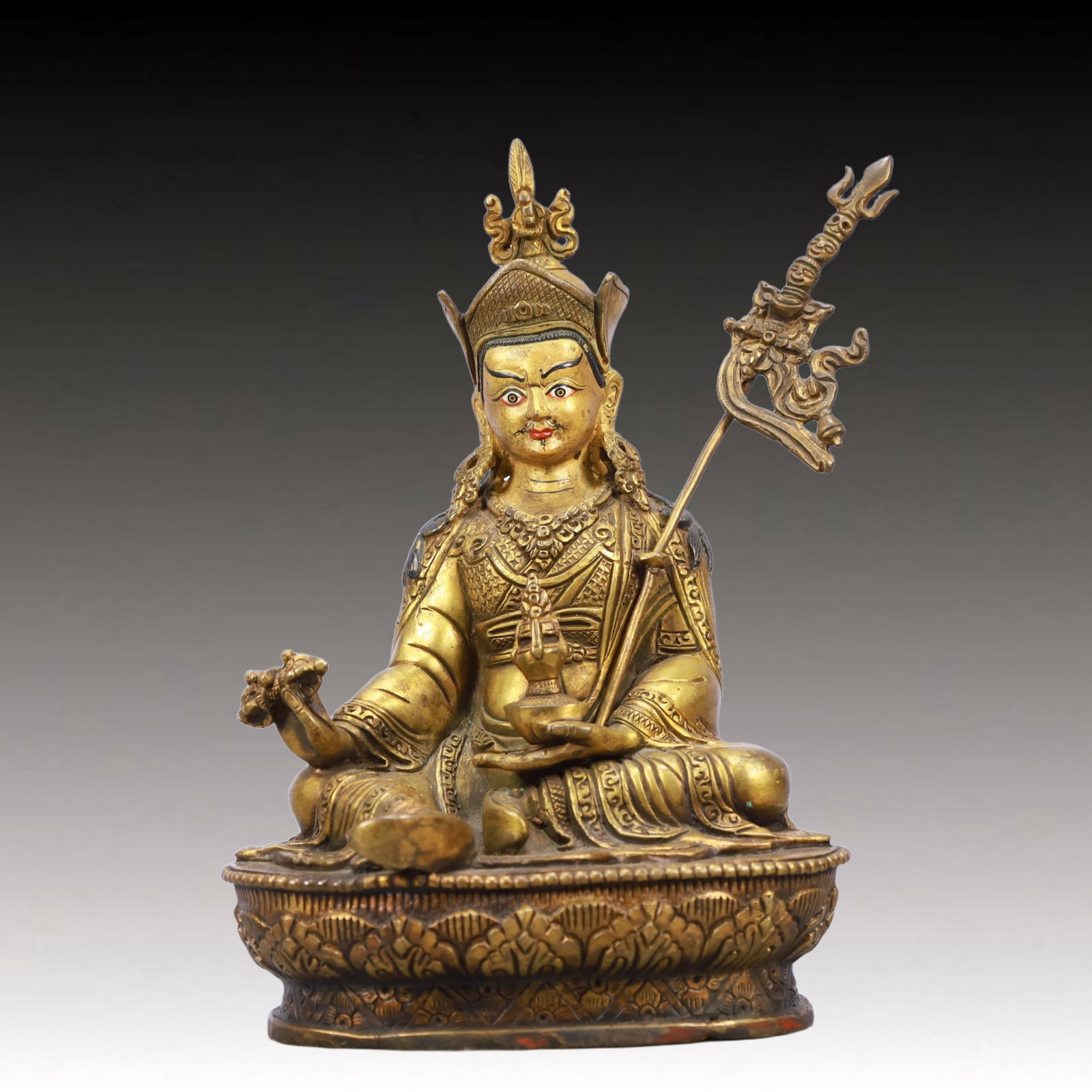 A Solemn Gilt Bronze Statue of Padma Sambhava: A Solemn Gilt Bronze Statue of Padma Sambhava,Ming Dynasty, China,Size:4.7inx3.9inx8.7in Weight:1450g 铜鎏金莲花生大士像,中国明&