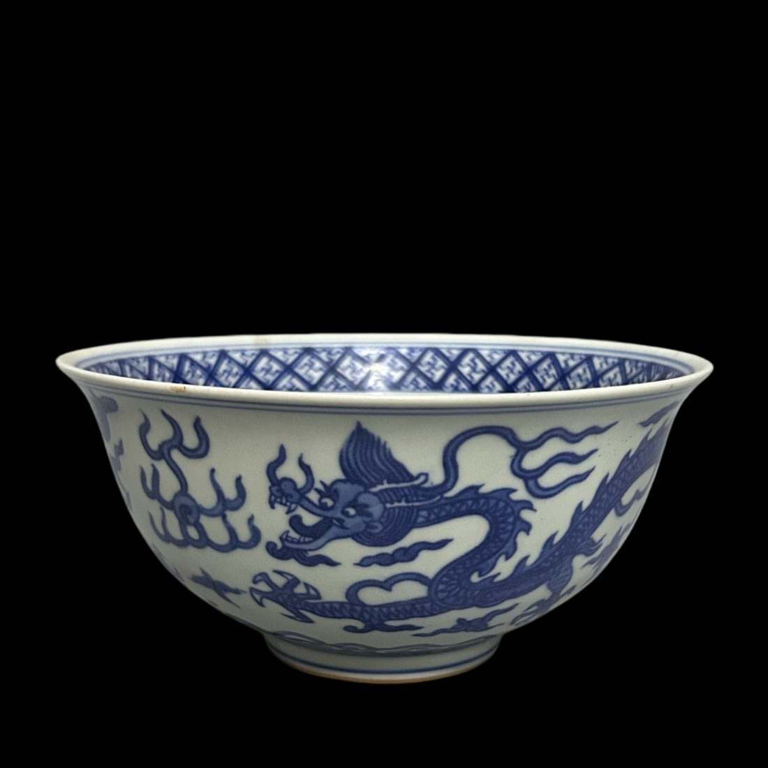 An Exquisite Blue and White Auspicious Cloud and Dragon Pattern Bowl: An Exquisite Blue and White Auspicious Cloud and Dragon Pattern Bowl,Ming Dynasty,China,Jiajing Six-character Mark,Size:3inx2in