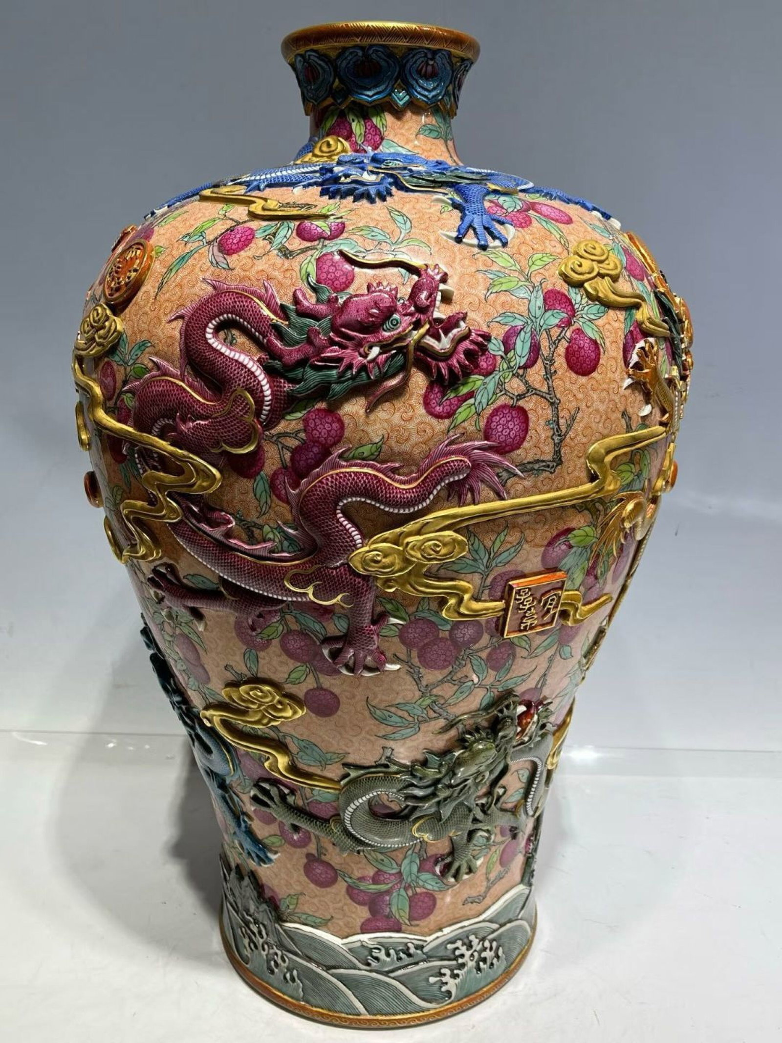 A Huge Enamel Gilt Auspicious Cloud and Dragon Pattern Vase: A Huge Enamel Gilt Auspicious Cloud and Dragon Pattern Vase,Qing Dynasty,China,Qianlong Six-character Mark,Size:22inx14.2in 珐琅彩鎏金祥云龙纹