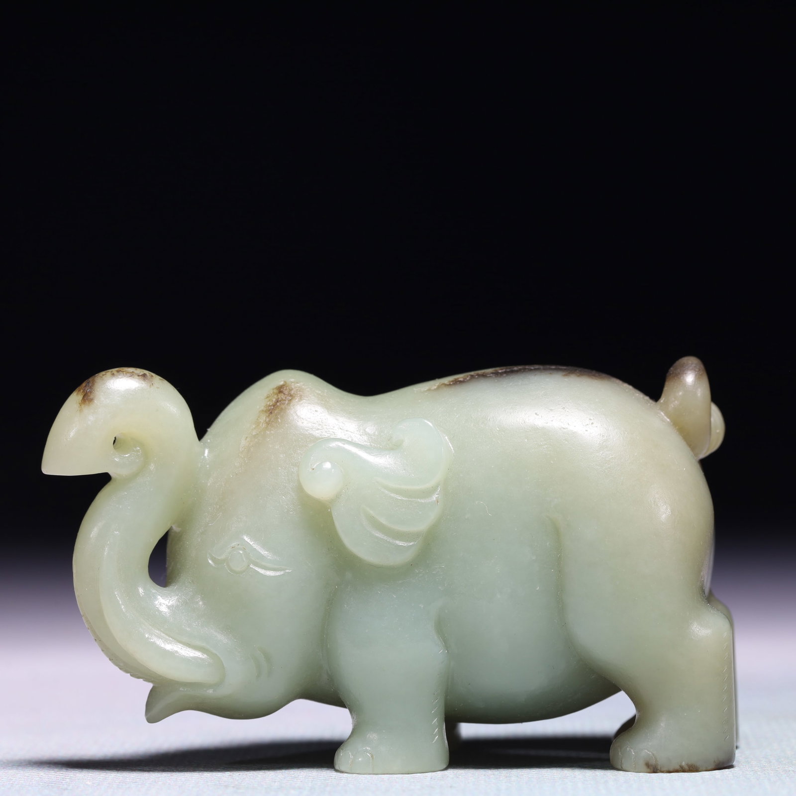 An Exquisite White Jade Elephant Ornament: An Exquisite White Jade Elephant Ornament,Qing Dynasty,China,Size:2.8inx1.2inx1.6in,Weight:169.2g 白玉象摆件,中国清代