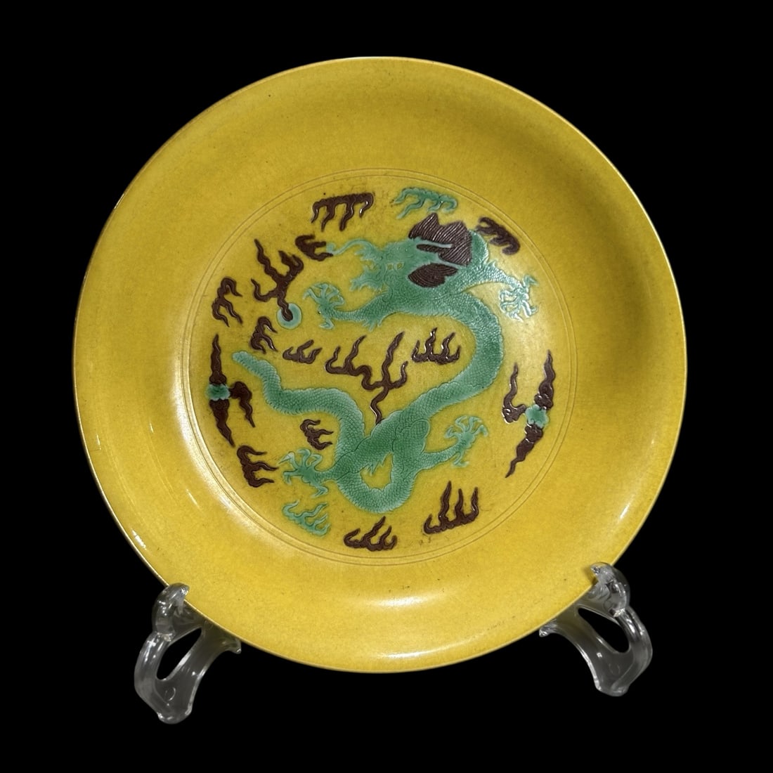 An Exquisite Biscuit Dragon Pattern Plate: An Exquisite Biscuit Dragon Pattern Plate,Qing Dynasty,China,Guangxu Six-character Mark,Size:7.3inx1.6in