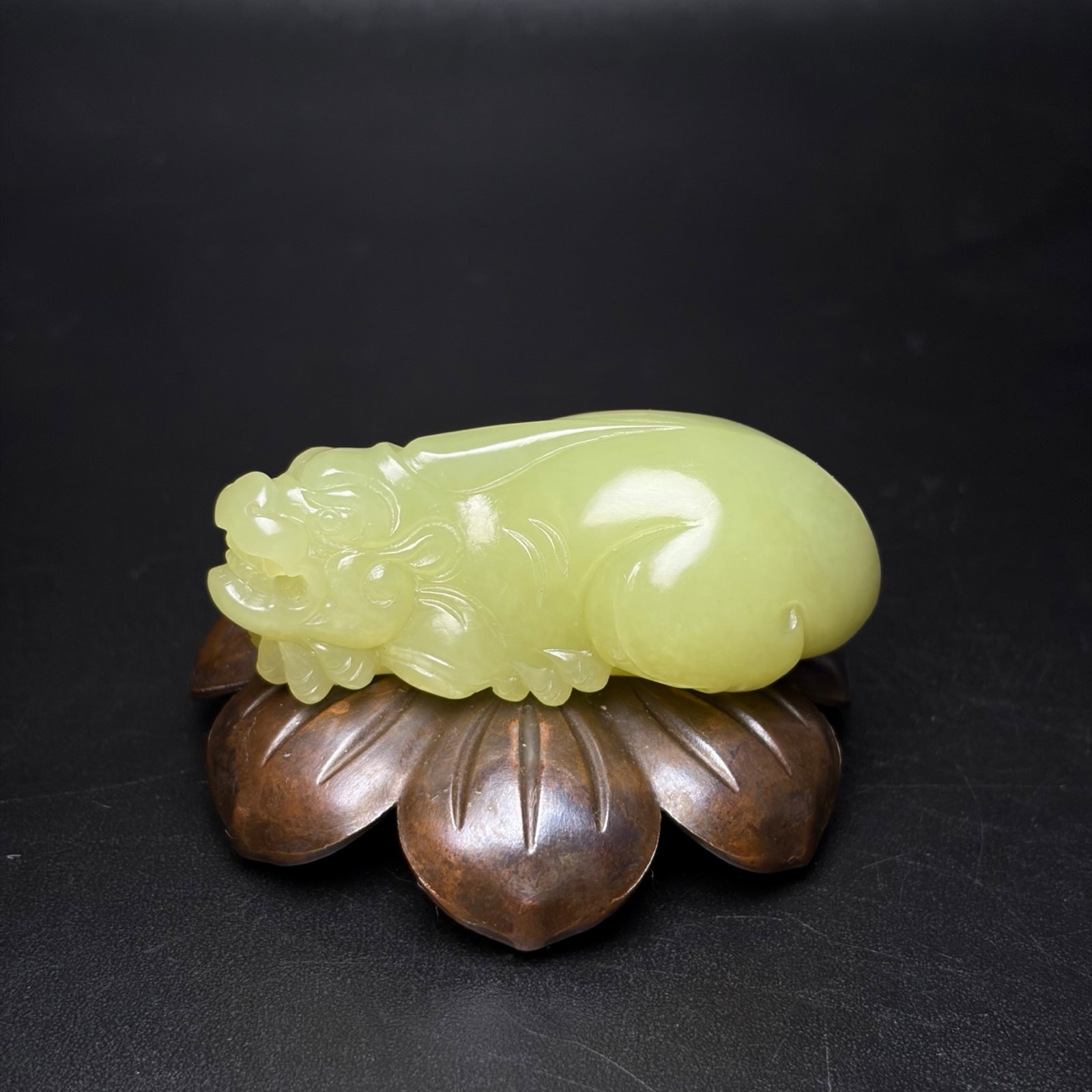 An Exquisite Yellow Jade Auspicious Beast Hand Piece: An Exquisite Yellow Jade Auspicious Beast Hand Piece,Qing Dynasty,China,Size:2.2inx1.1inx0.9in,Weight:51g 黄玉瑞兽手把件,中国清代