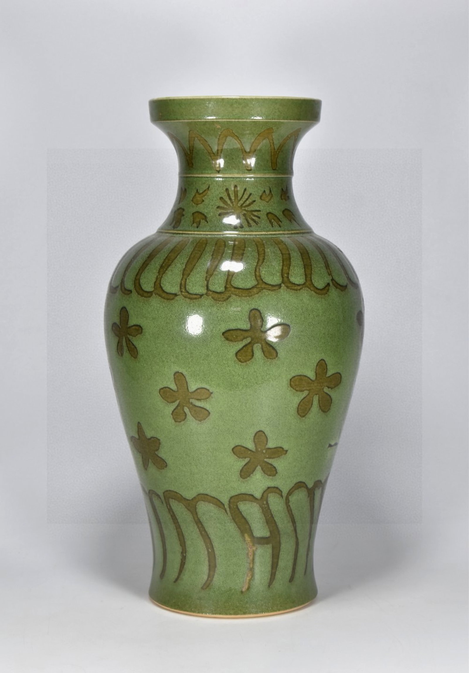 A Rare Green Glazed Jiacai Flower Pattern Vase: A Rare Green Glazed Jiacai Flower Pattern Vase,Qing Dynasty,China,Size:13inx7.5in 绿釉加彩花卉纹瓶,中国清代