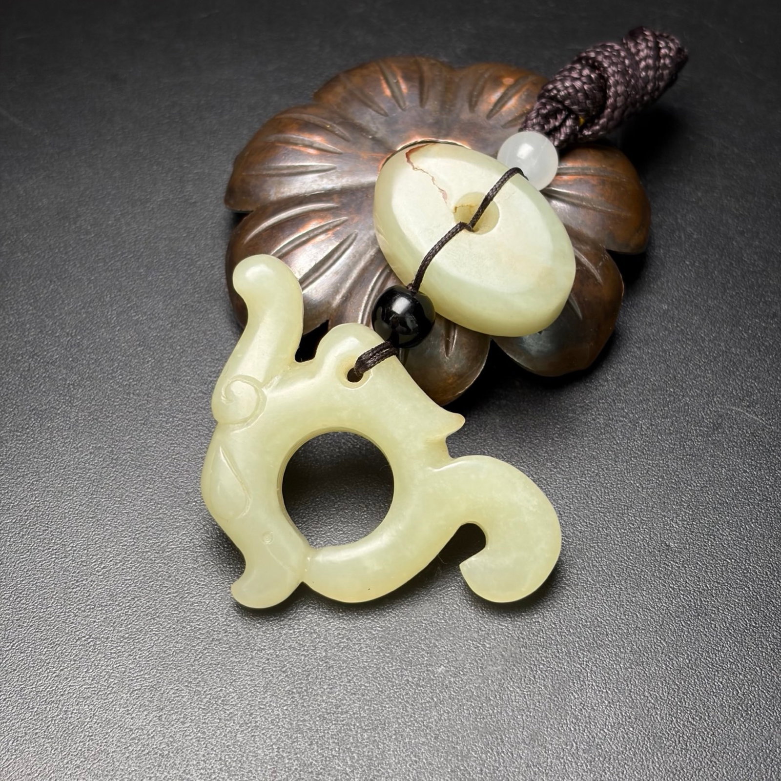 An Exquisite White Jade Pig-Dragon Pendant: An Exquisite White Jade Pig-Dragon Pendant,Qing Dynasty,China,Size:2.6inx2.2inx0.3in,Total Weight:34g 白玉猪龙挂件,中国清代