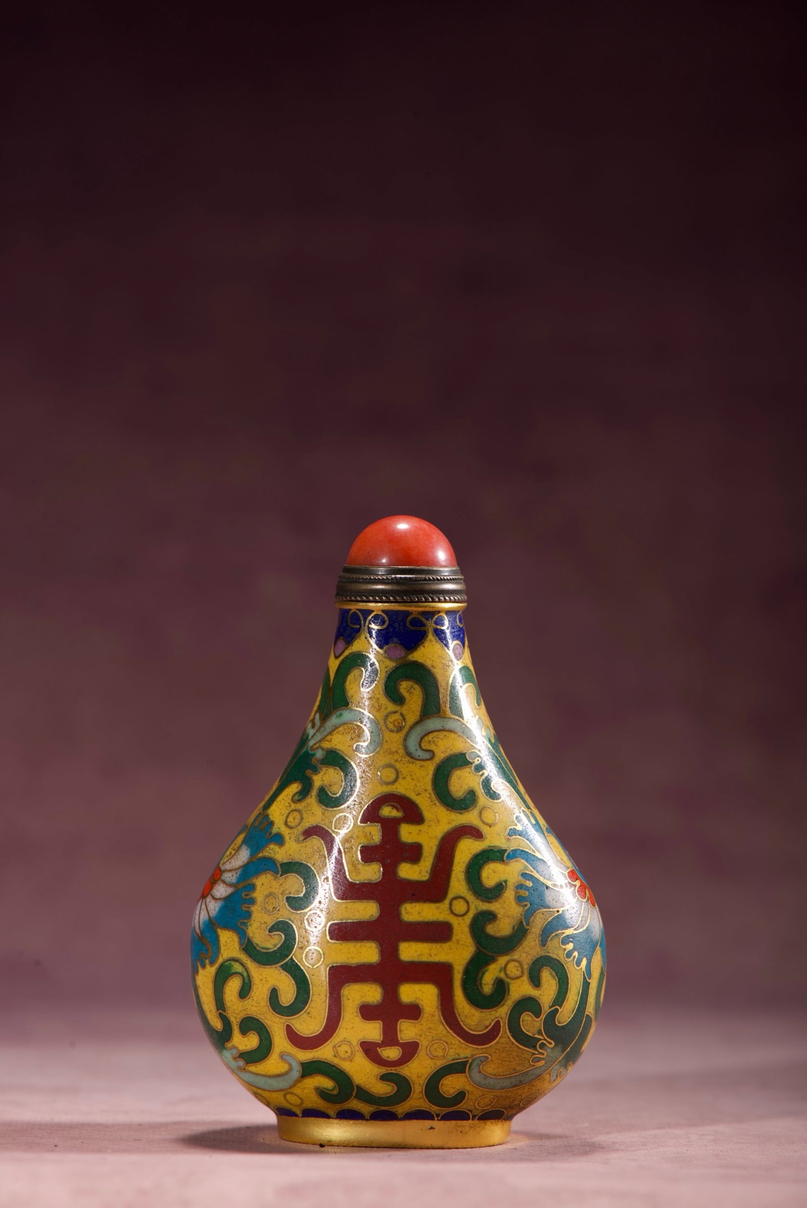 An Exquisite Cloisonne Lotus Pattern Snuff Bottle: An Exquisite Cloisonne Lotus Pattern Snuff Bottle,Qing Dynasty,China,Yongzheng Four-character Mark,Size:3.1inx2.1inx1.3in,Weight:69g 景泰蓝缠枝莲纹鼻
