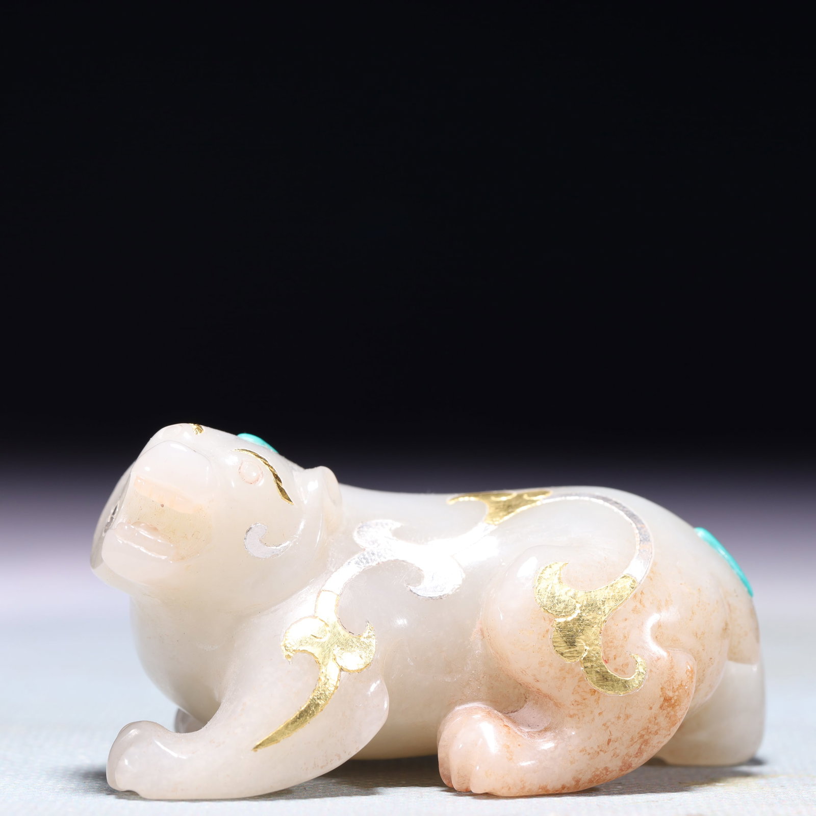 An Exquisite White Jade Inlaid Gold and Silver Bear Ornament: An Exquisite White Jade Inlaid Gold and Silver Bear Ornament,Qing Dynasty,China,Size:2.8inx1.4inx1.2in,Weight:114.2g 白玉错金银熊摆件,中国&#