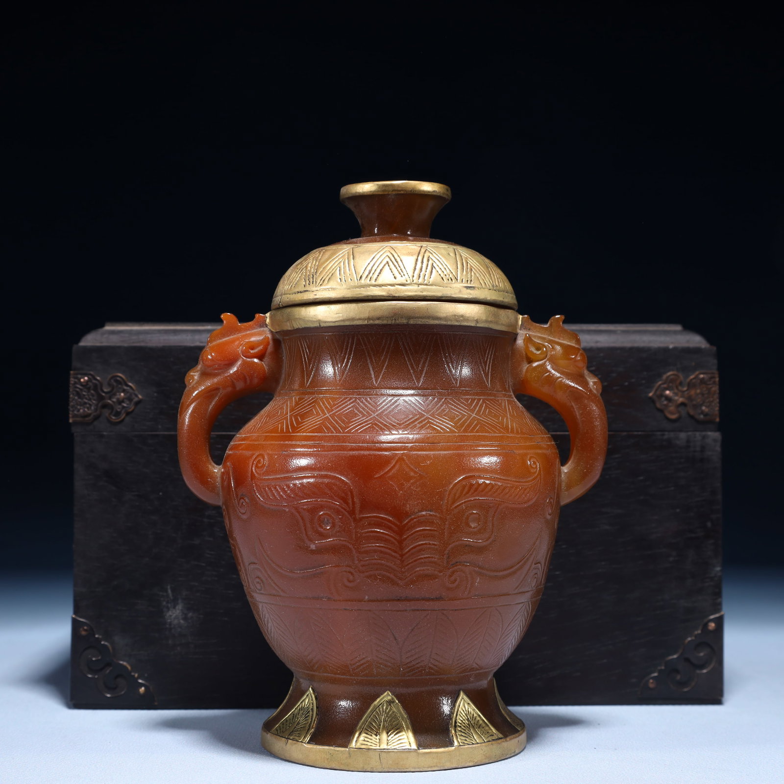 An Exquisite Agate Cover with Gold Beast-Face Pattern Double-Ears Jar with Cover (1 of 10)