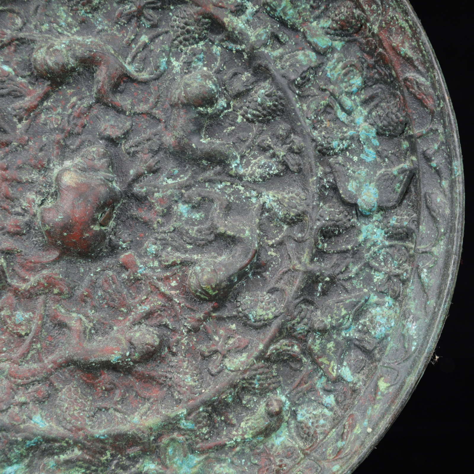 An Archaic Bronze Monkey Pattern Round Mirror - 4