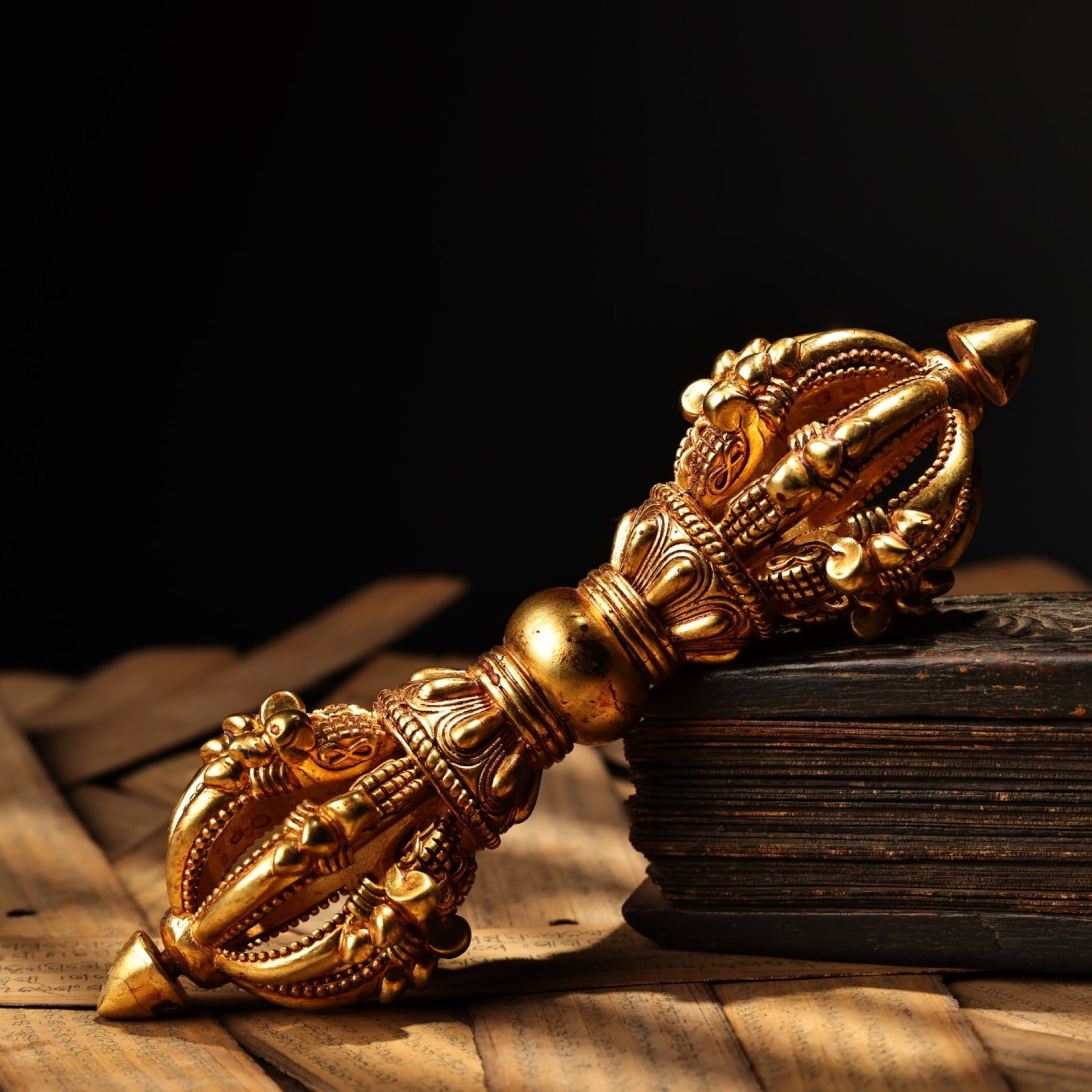 An Exquisite Gilt Bronze Ritual Implement - 9