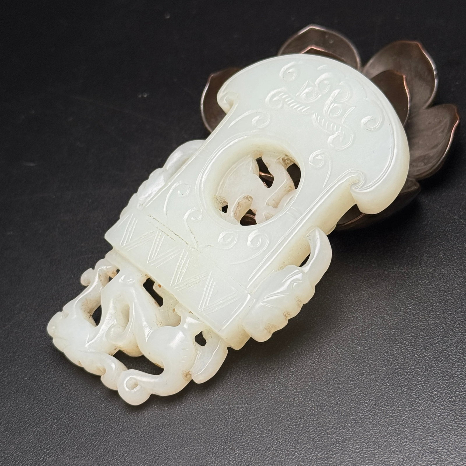An Exquisite White Jade Chi-Dragon Pattern Axe - 4