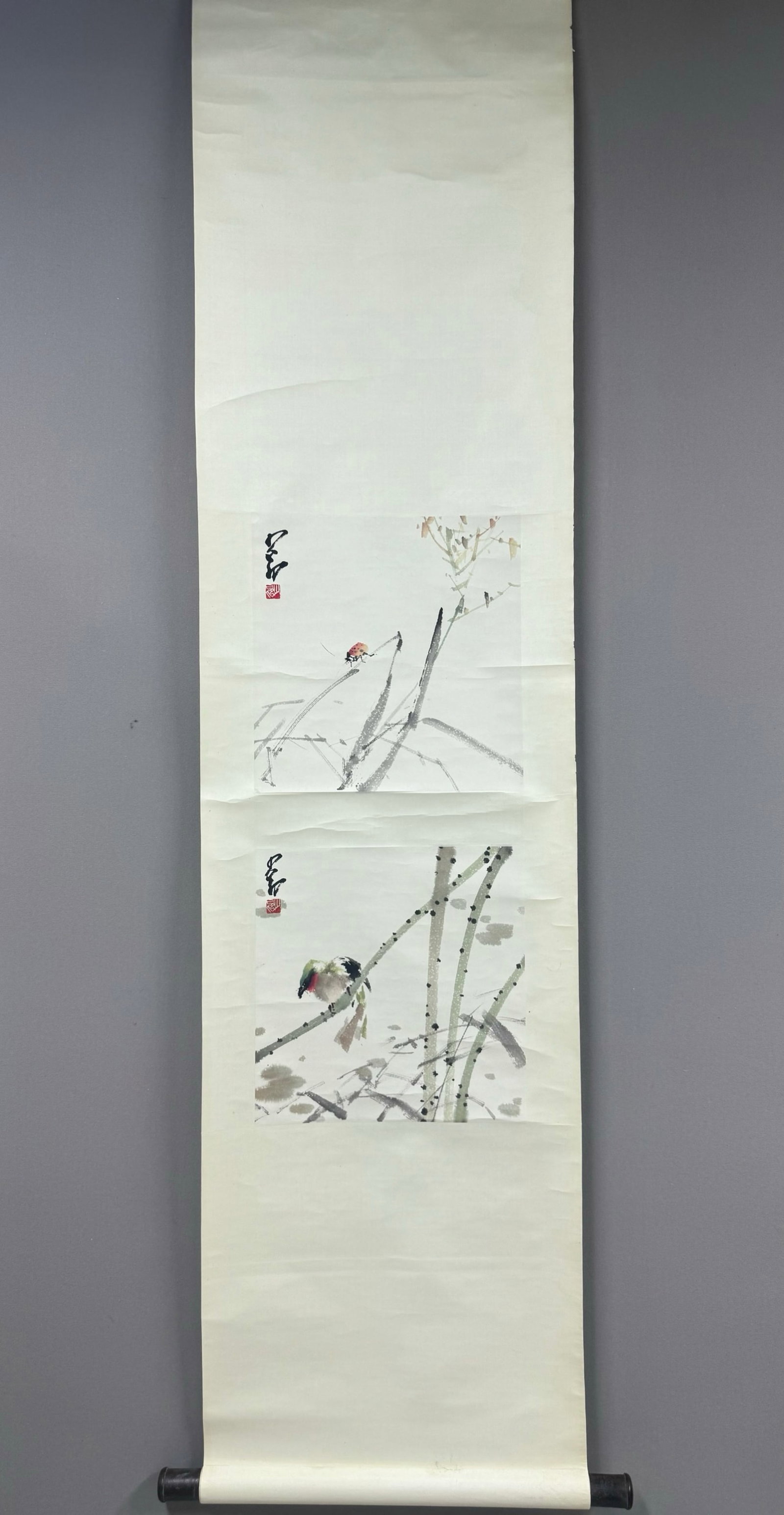 A Chinese Vertical Scroll Ink Painting of Flower and Bird on Paper: A Chinese Vertical Scroll Ink Painting of Flower and Bird on Paper,Zhao Shaoang,Size:13inx13inx0.8in 一幅中国水墨花鸟画立轴,赵&#