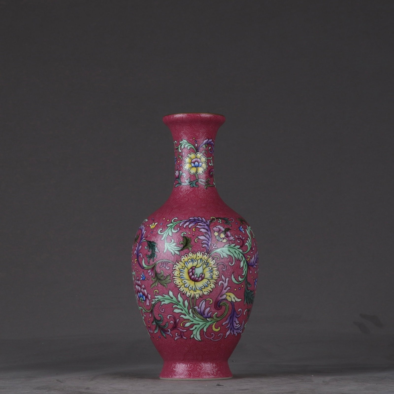 An Exquisite Ruby Red-Glazed Lotus Pattern Vase - 3