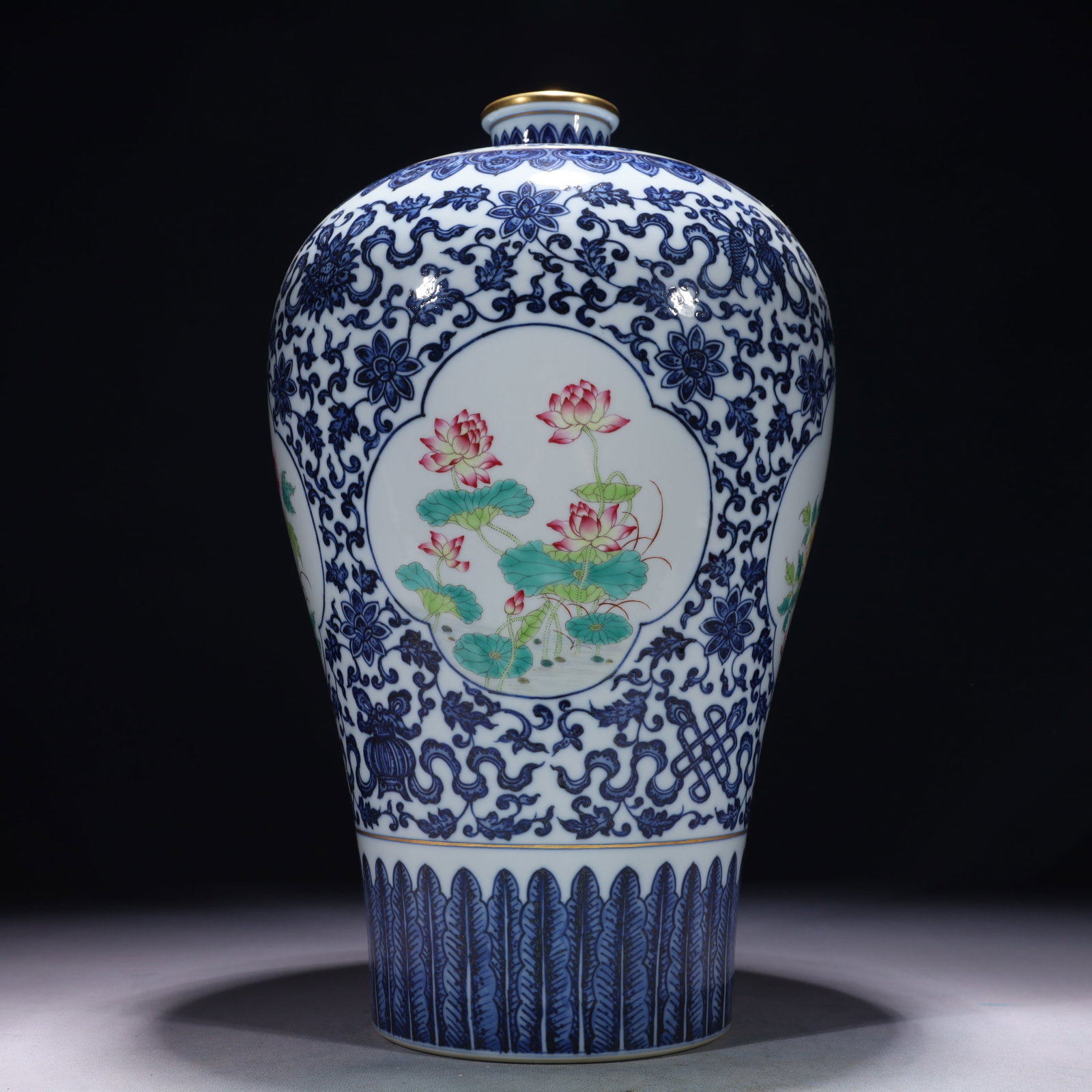 An Exquisite Blue and White Famille-Rose Painted Gold Flower Pattern Vase: An Exquisite Blue and White Famille-Rose Painted Gold Flower Pattern Vase,Qing Dynasty,China,Yongzheng Six-character Mark,Size:8.3inx15in,Weight:4150g
