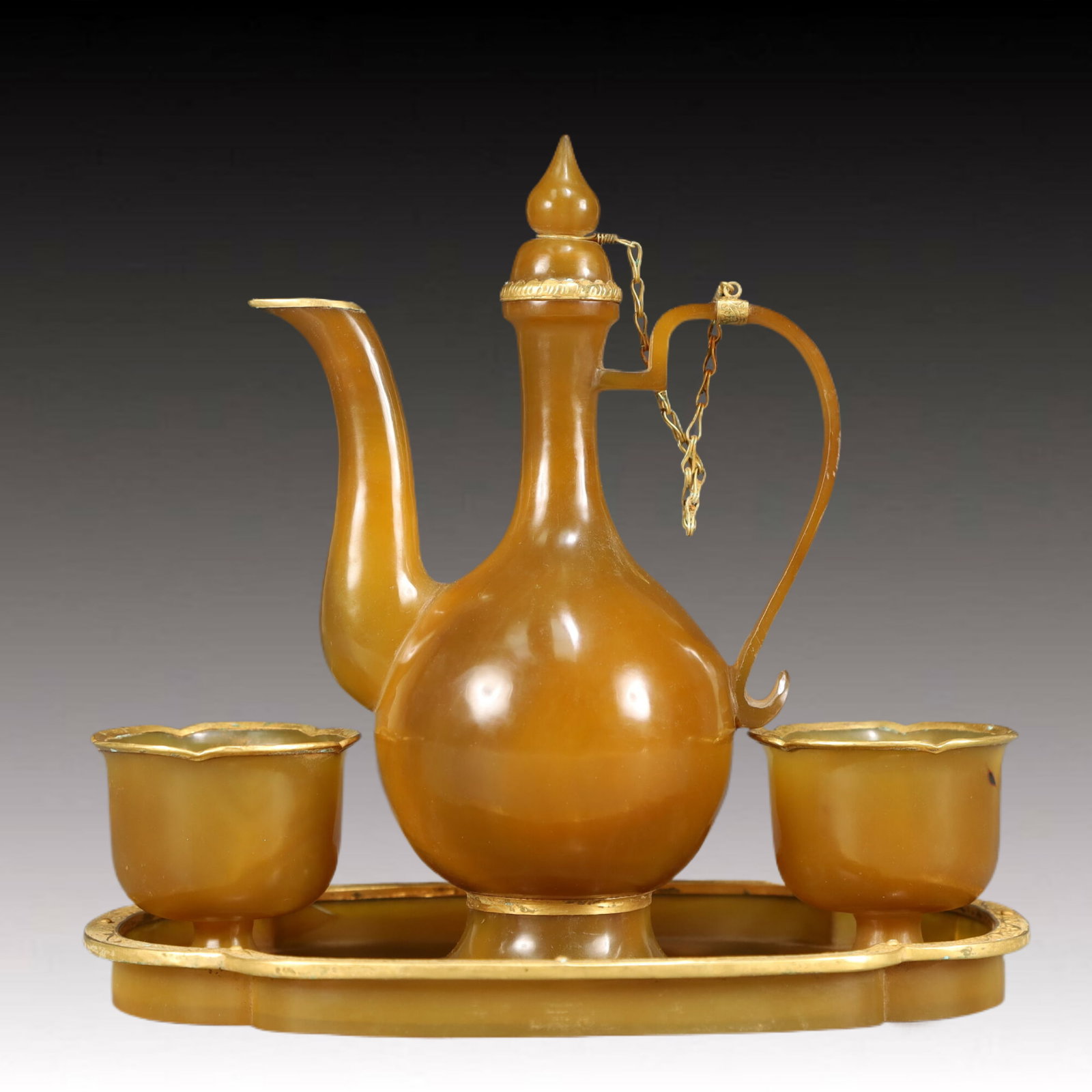 A Set of Fine Agate Cover with Gold Pots: A Set of Fine Agate Cover with Gold Pots,Qing Dynasty, China,Size:7.9inx5.1inx7.5in,Weight:650g 一套玛瑙包金壶，中国清代