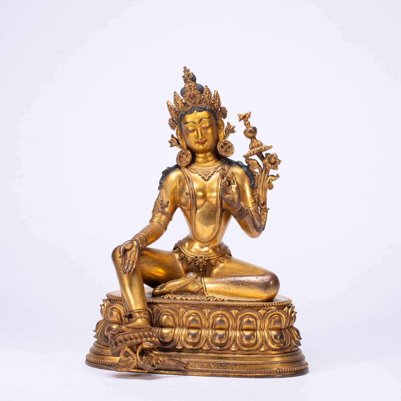 A Solemn Gilt Bronze Statue of Tara: A Solemn Gilt Bronze Statue of Tara,Qing Dynasty,China,Qianlong Mark,Size:6.1inx5.1inx8.3in,Weight:1720g 铜鎏金度母像,中国清代,乾Ɓ