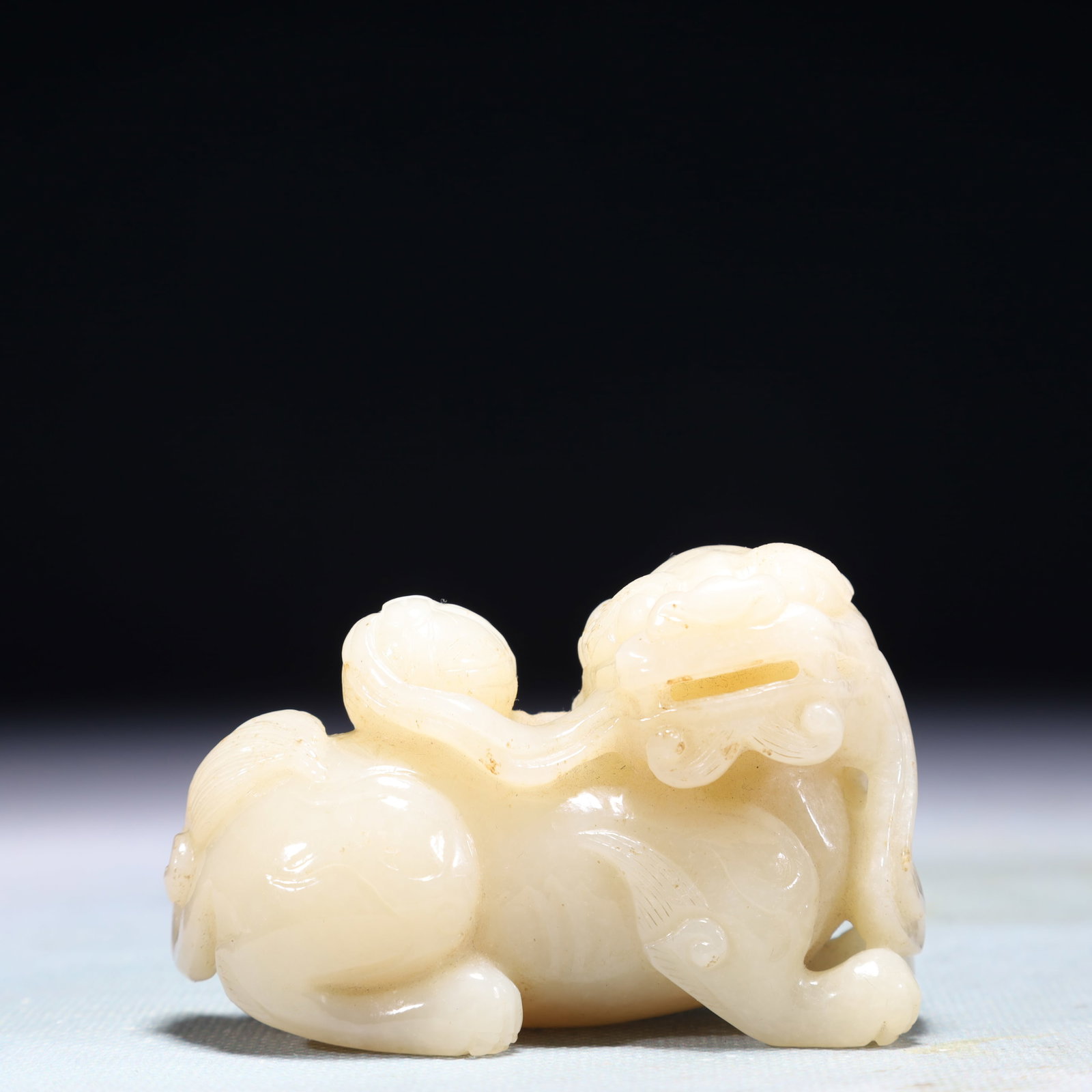 An Exquisite White Jade Lion Ornament: An Exquisite White Jade Lion Ornament,Qing Dynasty,China,Size:3.1inx1.6inx2in,Weight:227.4g 白玉狮子摆件,中国清代