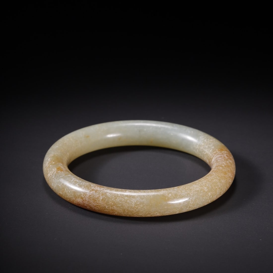 An Exquisite White Jade Bracelets: An Exquisite White Jade Bracelets,Qing Dynasty,China,Size:2.3inx0.4in,Weight:55.5g