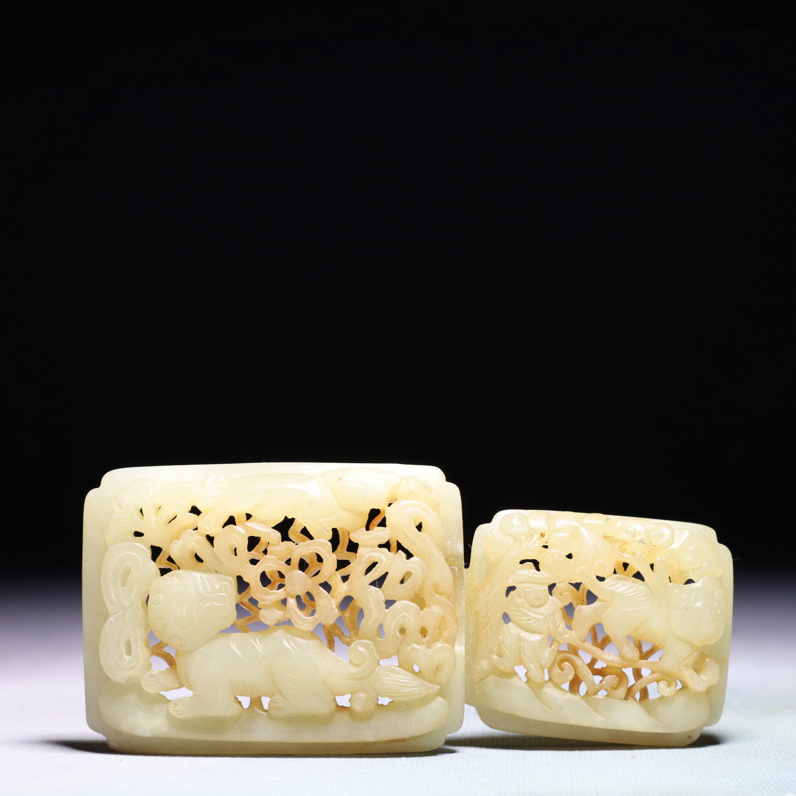 An Exquisite White Jade Lion Pattern Buckle: An Exquisite White Jade Lion Pattern Buckle,Qing Dynasty,China,Size:5.1inx2.4in,Weight:133.7g 白玉狮子纹腰带扣,中国清代