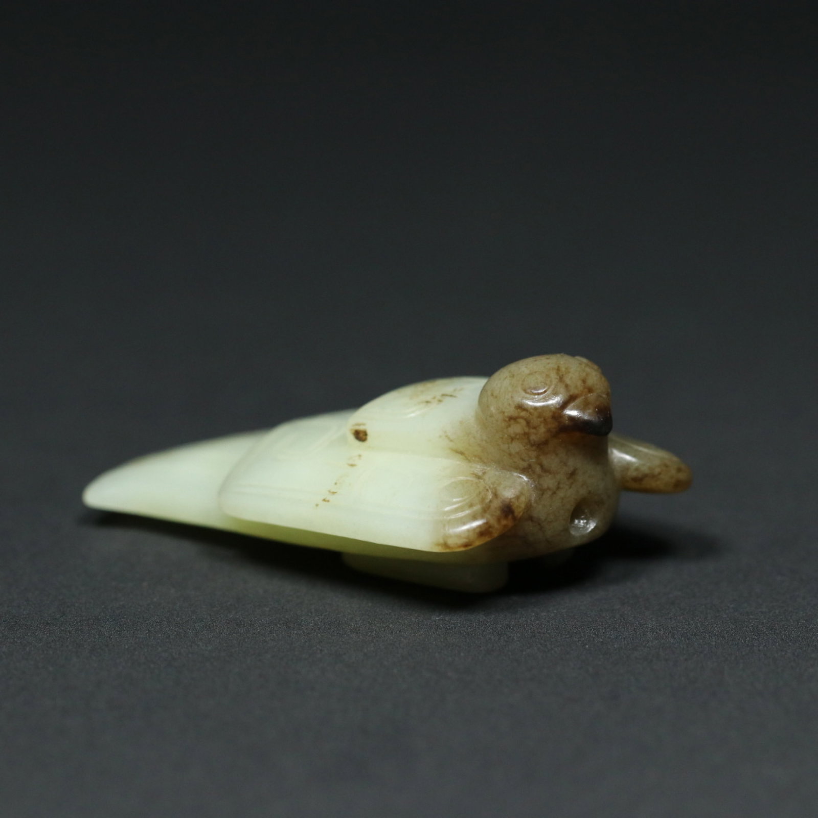 An Exquisite White Jade Bird Pendant: An Exquisite White Jade Bird Pendant,W.Zhou,China,Size:2.8inx1.7inx1.1in,Weight:77.6g 白玉鸟挂件,中国西周时期
