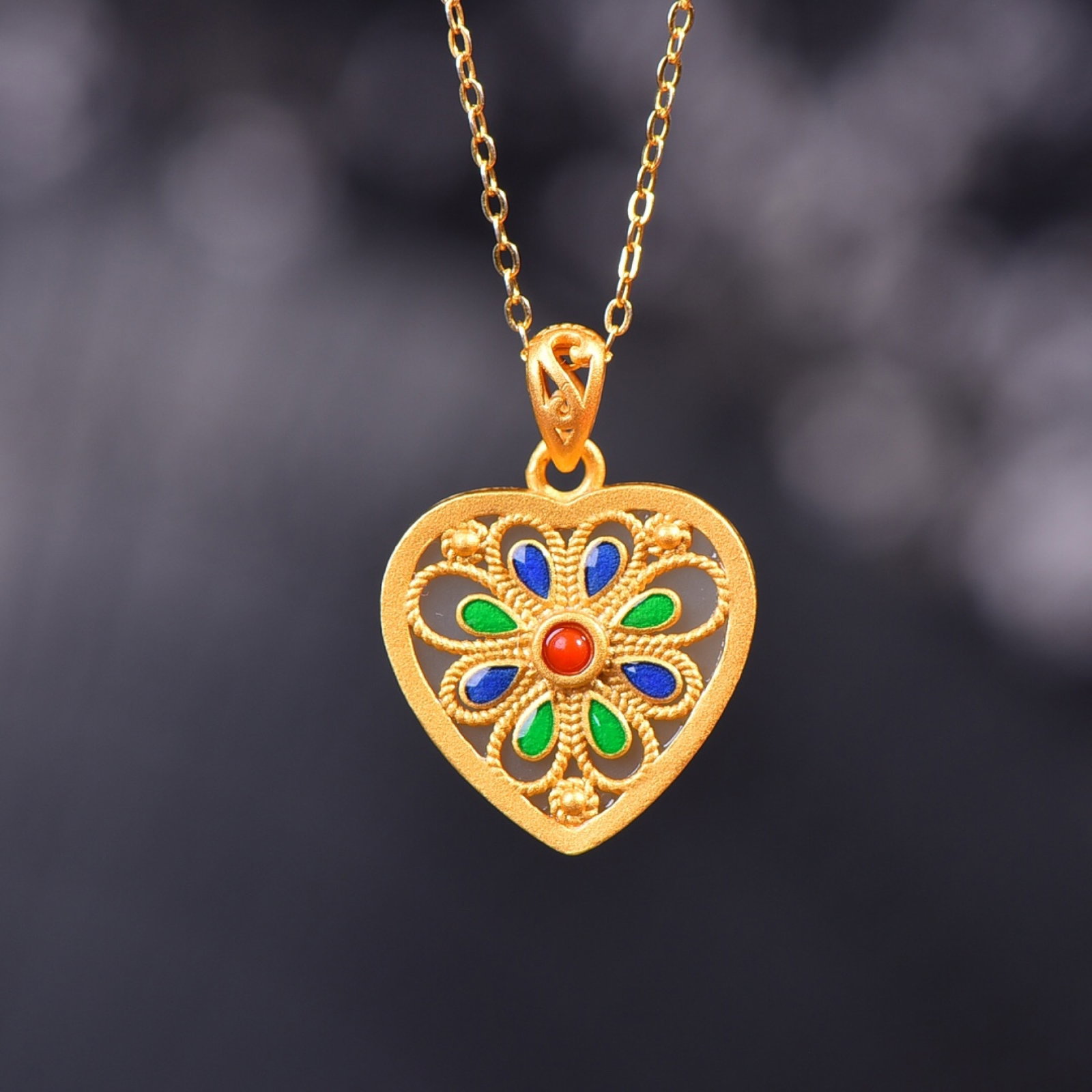 An Exquisite Sterling Silver-Gold Plated Inlaid White Jade Enamel Necklace: An Exquisite Sterling Silver-Gold Plated Inlaid White Jade Enamel Necklace,Size:0.6inx0.6in 纯银镀金镶白玉珐琅项链