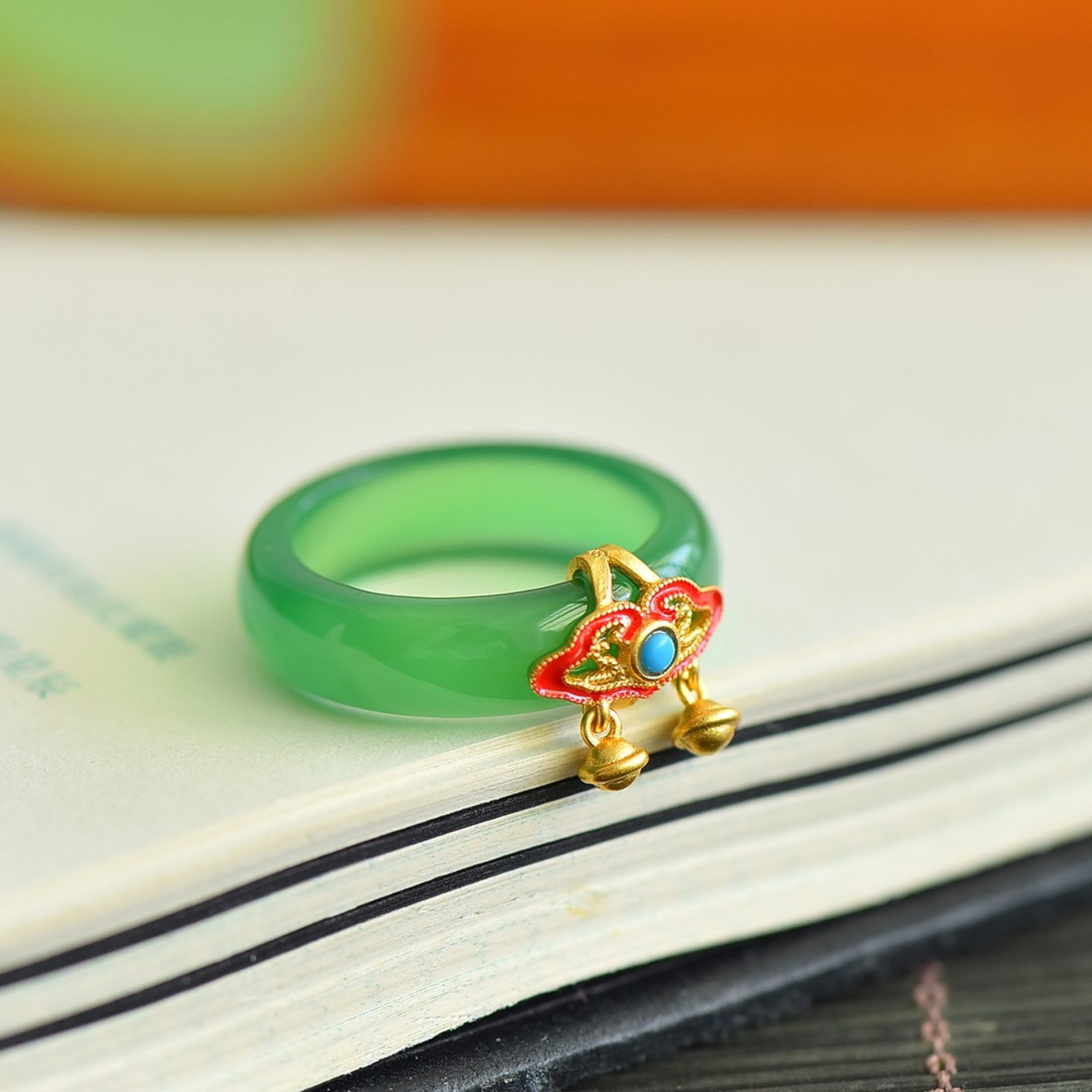 An Exquisite Sterling Silver-Gold Plated Inlaid Agate Ring: An Exquisite Sterling Silver-Gold Plated Inlaid Agate Ring, 纯银镀金镶玛瑙戒指