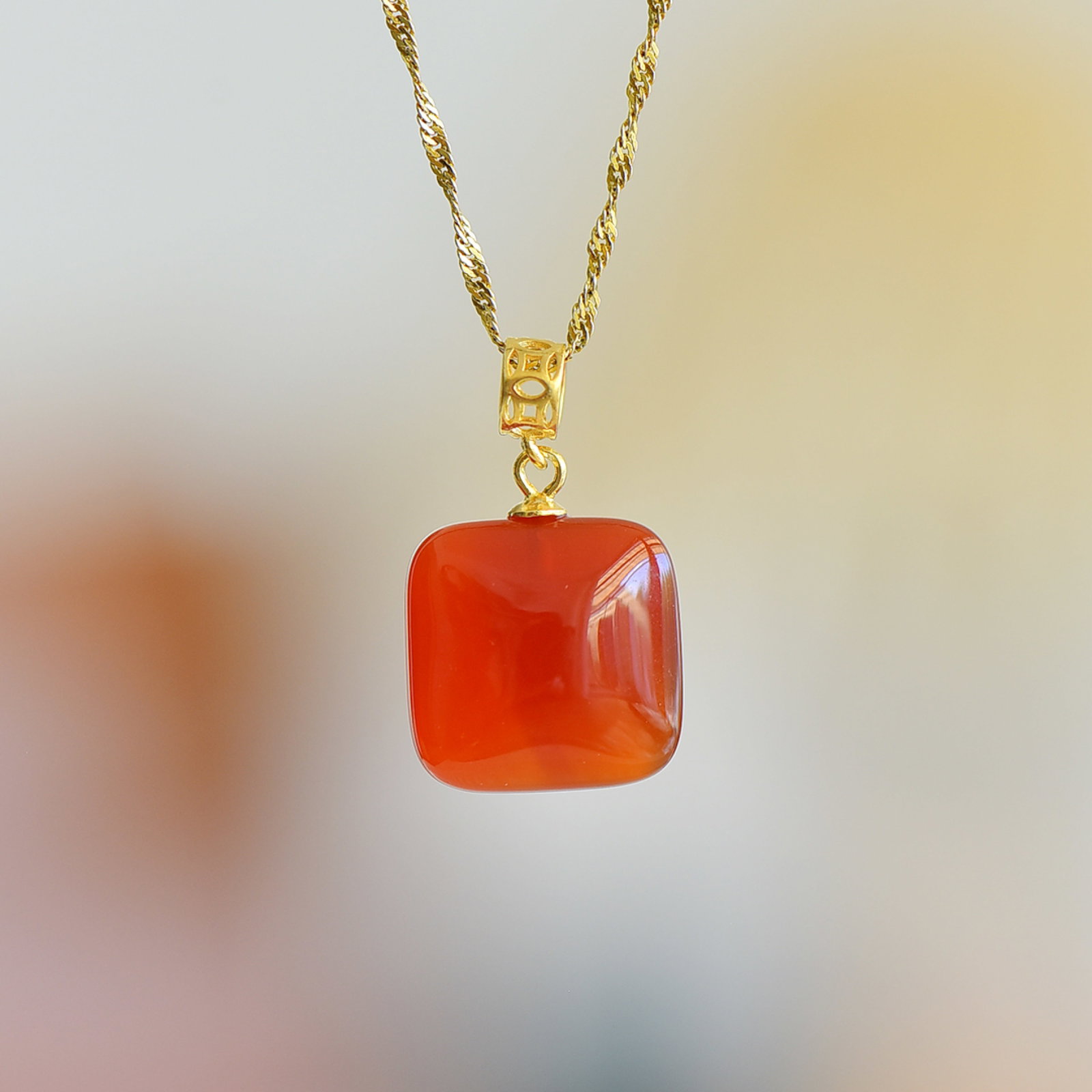 An Exquisite Sterling Silver-Gold Plated Inlaid Agate Pendant: An Exquisite Sterling Silver-Gold Plated Inlaid Agate Pendant,Size:0.6inx0.6in 纯银镀金镶玛瑙吊坠