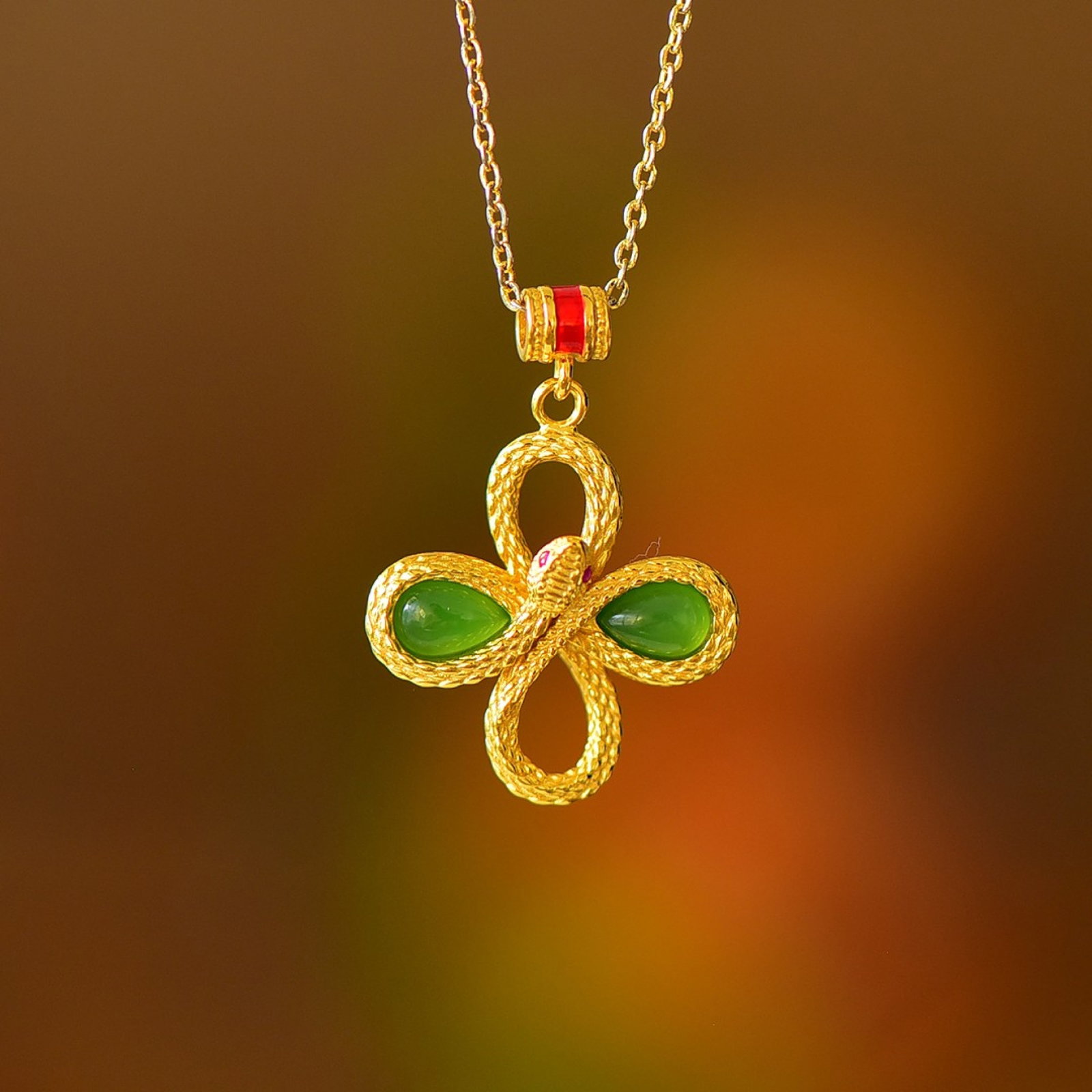 An Exquisite Sterling Silver-Gold Plated Inlaid Jasper Pendant: An Exquisite Sterling Silver-Gold Plated Inlaid Jasper Pendant,Size:0.2inx0.2in 纯银镀金镶碧玉吊坠