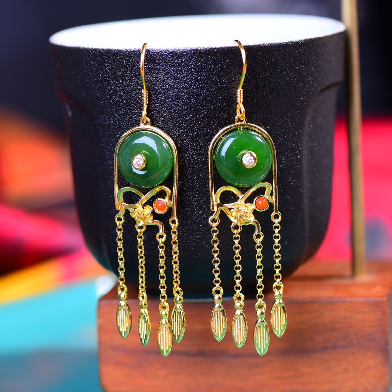 A Pair of Exquisite Sterling Silver-Gold Plated Inlaid Jasper Earrings: A Pair of Exquisite Sterling Silver-Gold Plated Inlaid Jasper Earrings,Size:0.5inx0.5in 一对纯银镀金镶碧玉耳环