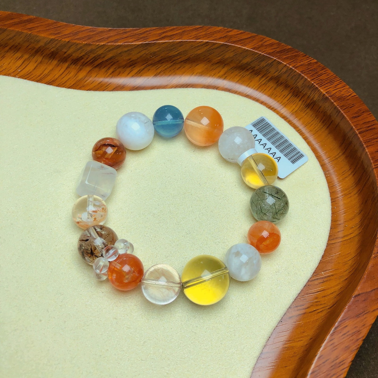 An Exquisite Crystal Bracelet: An Exquisite Crystal Bracelet,Size:0.4in,0.6in,Weight:42g 水晶手串