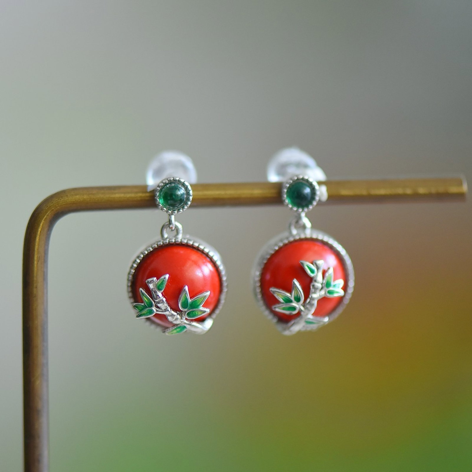 A Pair of Exquisite Sterling Silver Inlaid Cinnabar Earrings: A Pair of Exquisite Sterling Silver Inlaid Cinnabar Earrings,Size:0.4inx0.4in 寓意:富贵纳福,节节高升 一对纯银镶