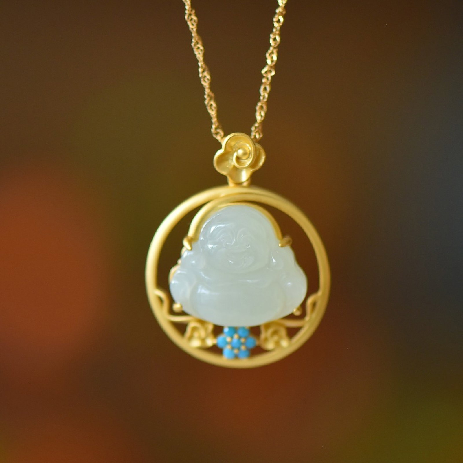 An Exquisite Sterling Silver-Gold Plated Inlaid White Jade Pendant: An Exquisite Sterling Silver-Gold Plated Inlaid White Jade Pendant,Size:0.7inx0.8in 纯银镀金镶白玉吊坠