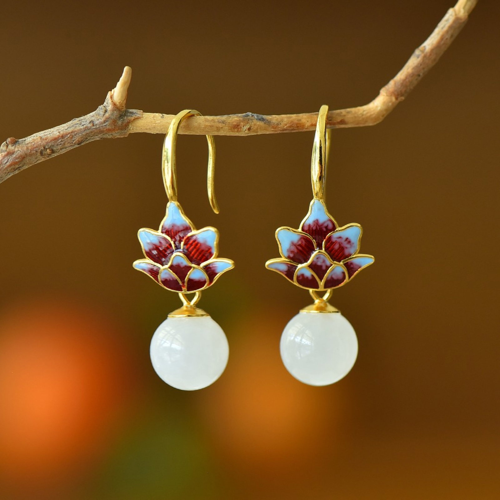 A Pair of Exquisite Sterling Silver-Gold Plated Inlaid White Jade Enamel Earrings: A Pair of Exquisite Sterling Silver-Gold Plated Inlaid White Jade Enamel Earrings,Size:0.4inx0.4in