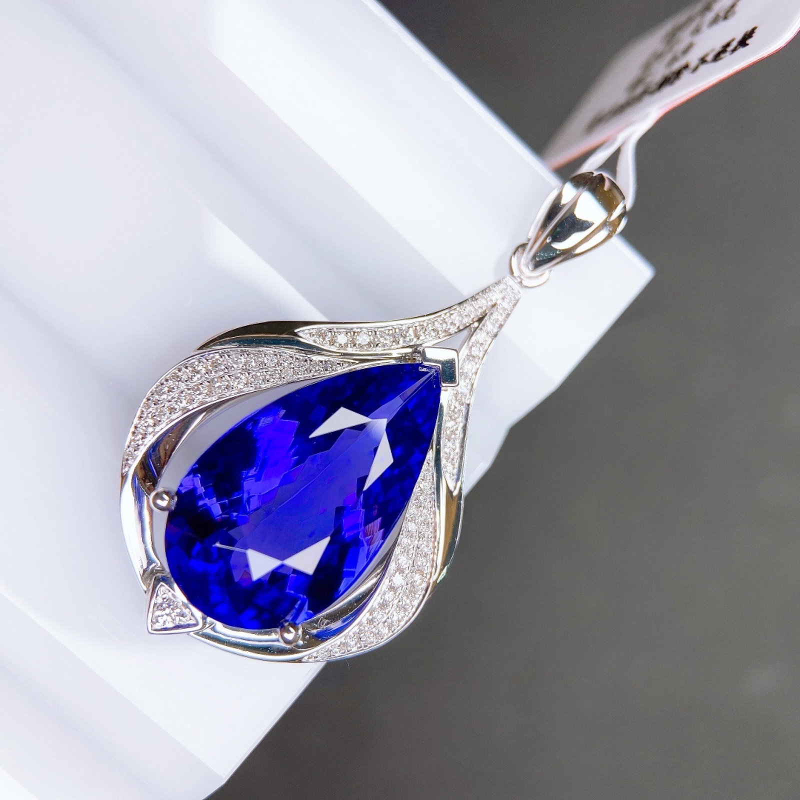 9.58Ctw Natural Tanzanite Sapphire Necklace: 9.58Ctw Natural Tanzanite Sapphire Necklace,Size:0.8inx0.5in 9.58Ctw天然坦桑石蓝宝石项链