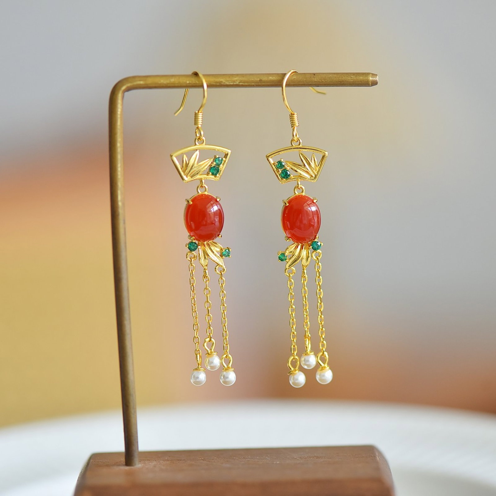 A Pair of Exquisite Sterling Silver-Gold Plated Inlaid Agate Earrings,Inlaid Pearls: A Pair of Exquisite Sterling Silver-Gold Plated Inlaid Agate Earrings,Inlaid Pearls,Size:0.3inx0.4in
