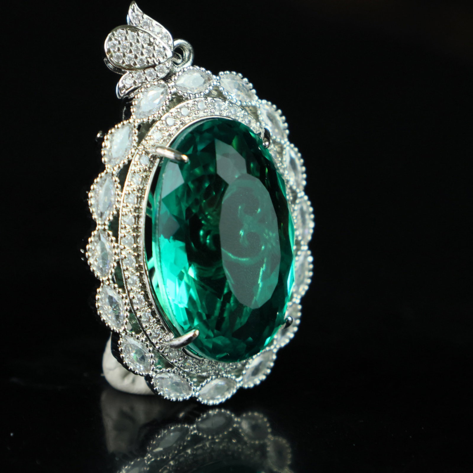 An Exquisite Pendant - 3