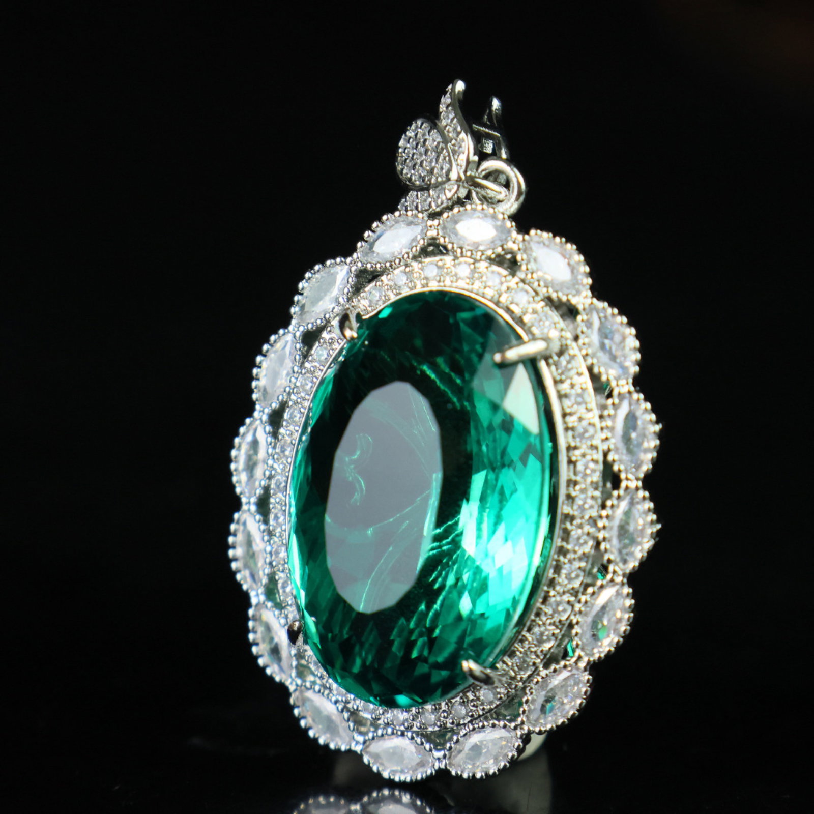 An Exquisite Pendant - 4