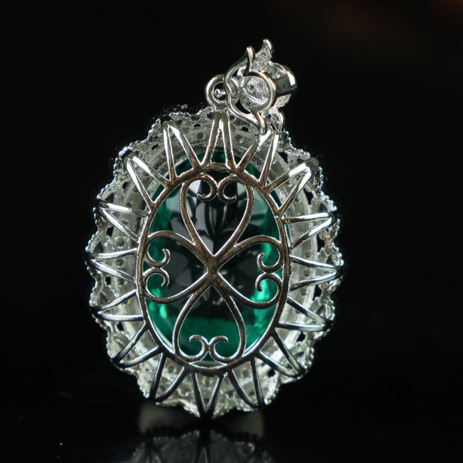An Exquisite Pendant - 5