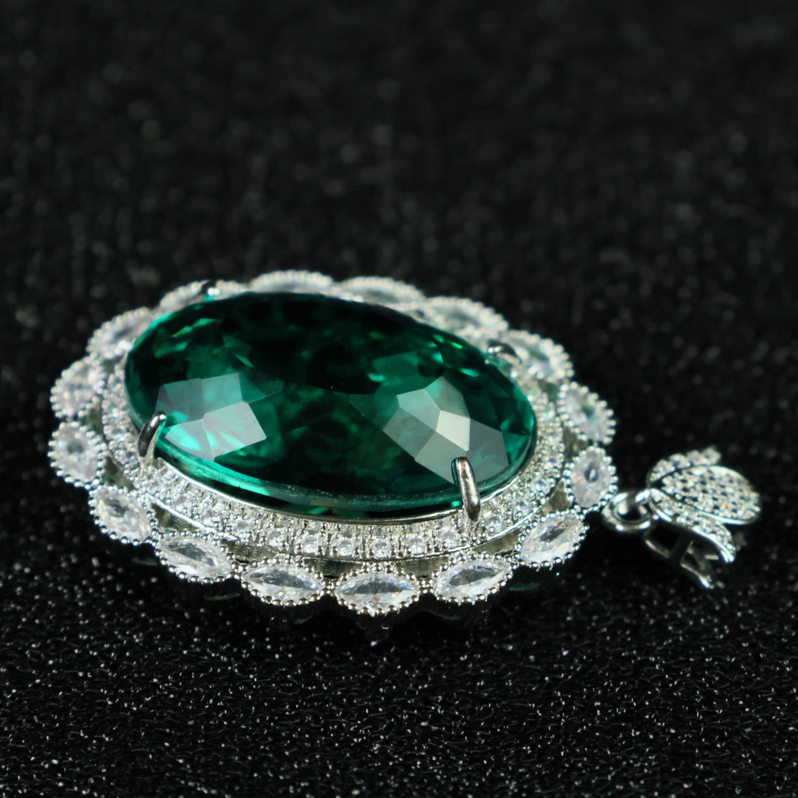 An Exquisite Pendant - 6