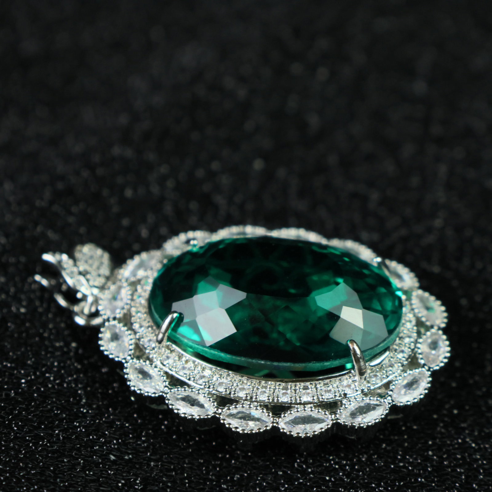 An Exquisite Pendant - 7