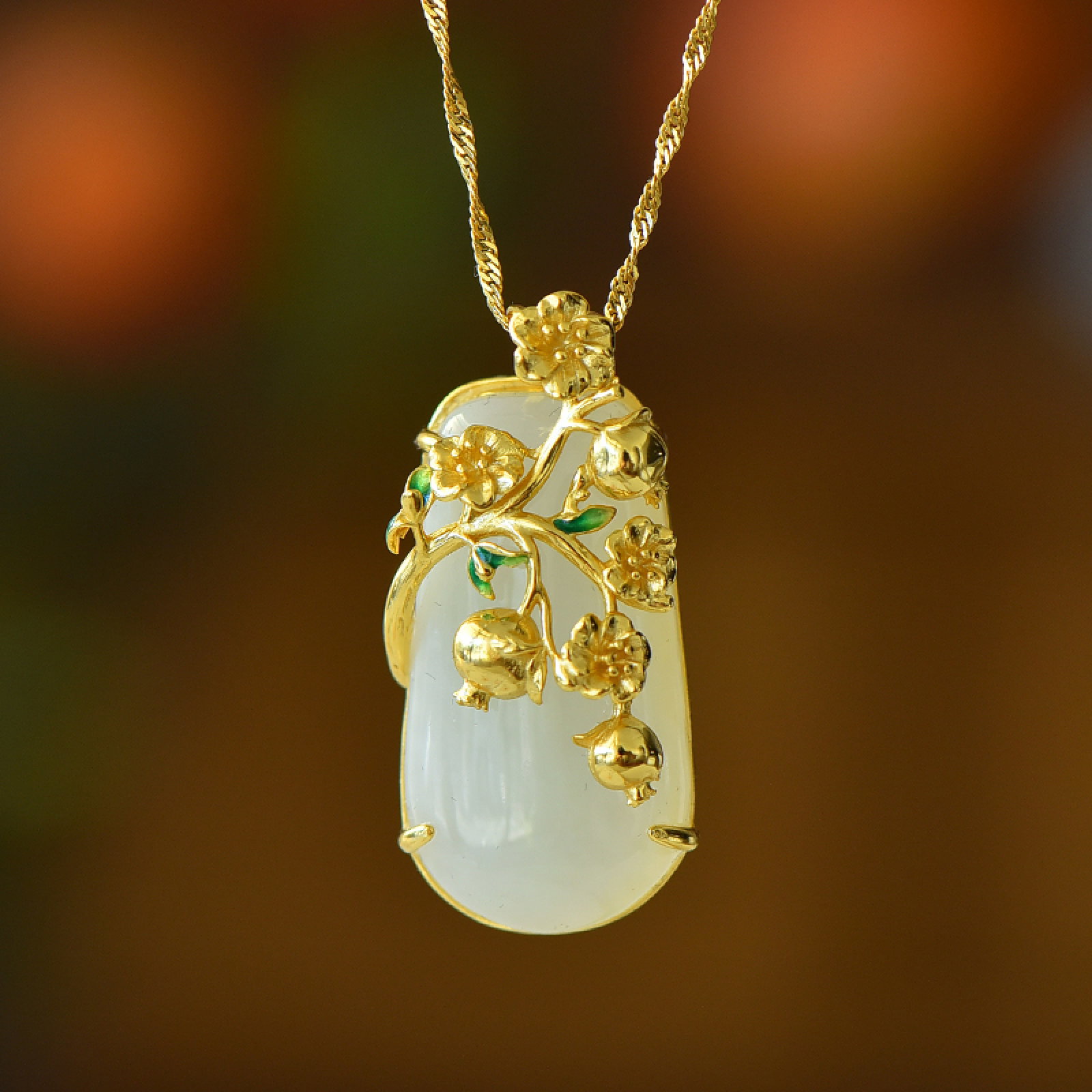 An Exquisite Sterling Silver-Gold Plated Inlaid White Jade Pendant: An Exquisite Sterling Silver-Gold Plated Inlaid White Jade Pendant,Size:0.6inx1.2in 纯银镀金镶白玉吊坠
