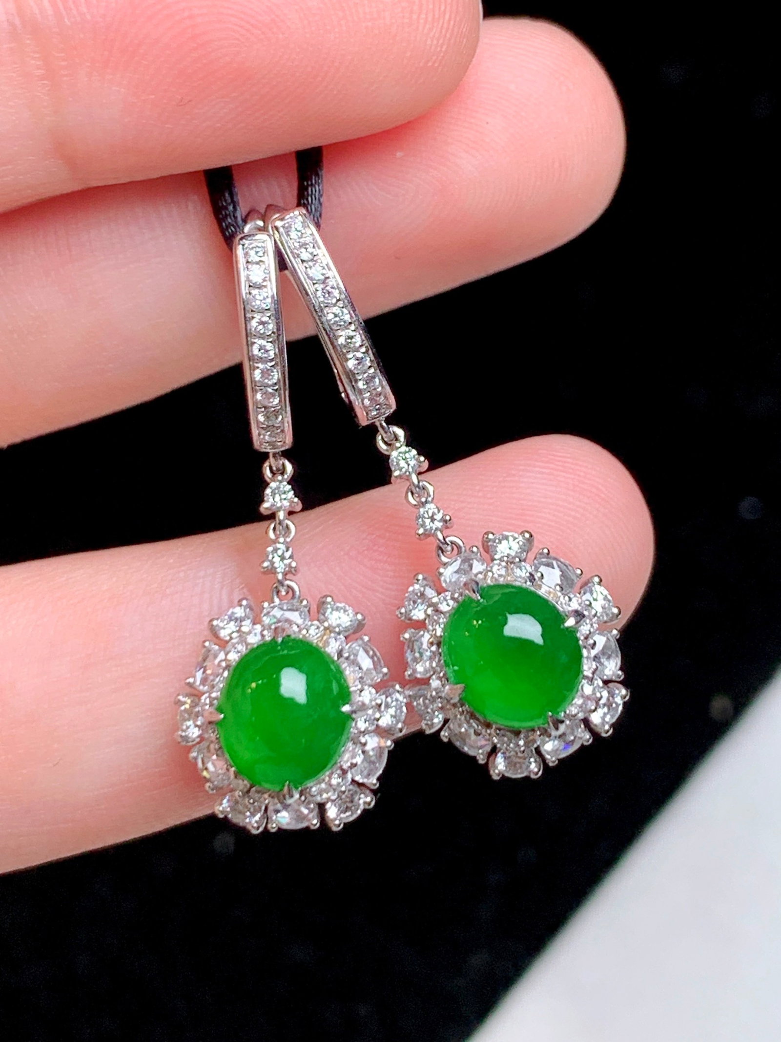 A Pair of Exquisite 18k Gold Diamond Inlaid Jadeite Earrings: A Pair of Exquisite 18k Gold Diamond Inlaid Jadeite Earrings,Size(Loose Stone):0.3inx0.3inx0.1in 一对18k金钻镶嵌翡翠耳环