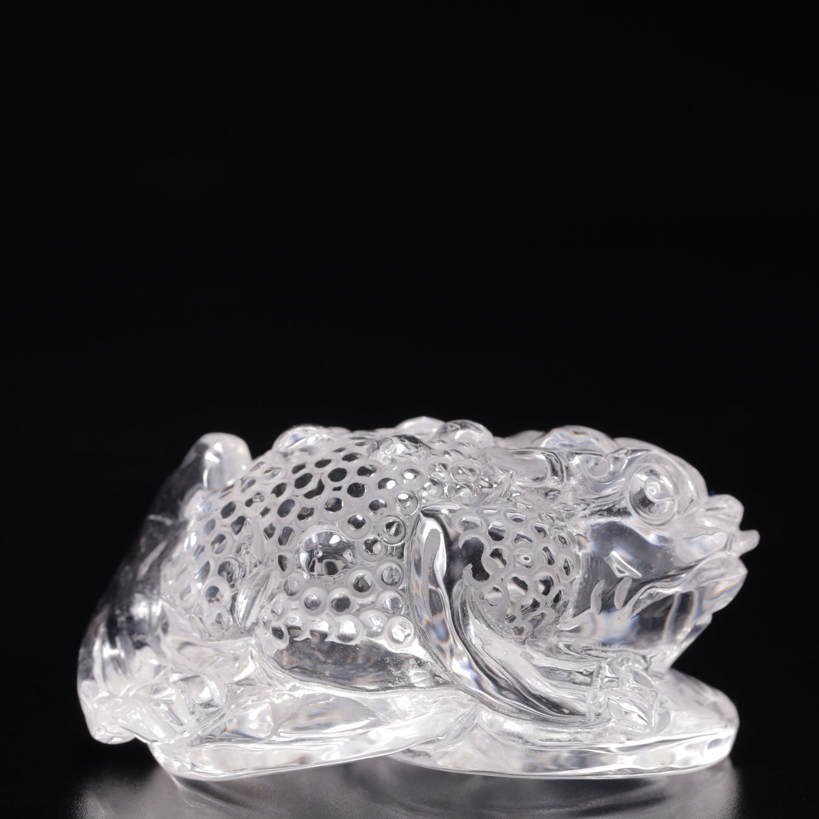 An Exquisite Crystal Golden Toad Ornamen: An Exquisite Crystal Golden Toad Ornamen,Size:2.8inx1.6inx1.4in,Weight:131g 水晶金蟾摆件