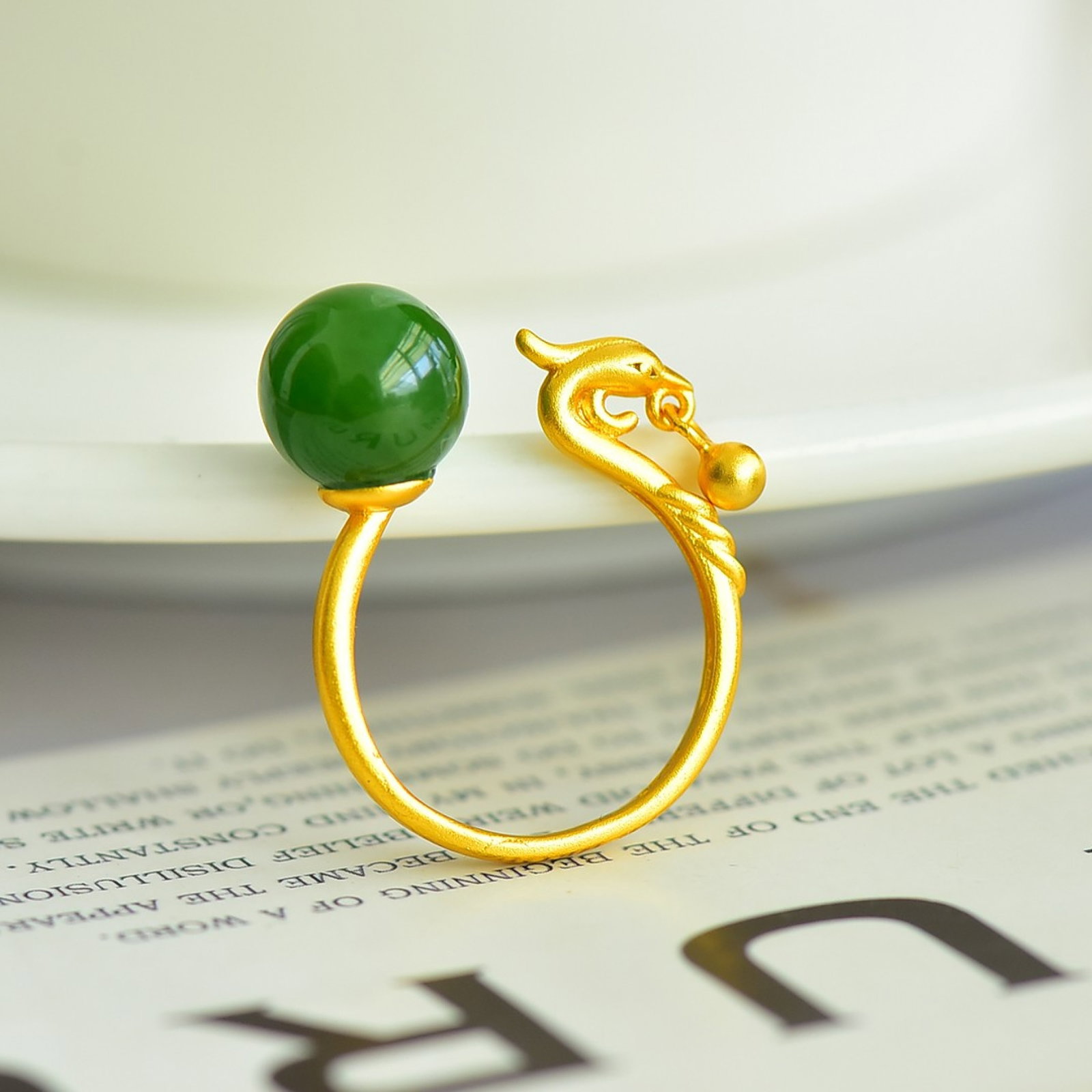 An Exquisite Sterling Silver-Gold Plated Inlaid Jasper Ring: An Exquisite Sterling Silver-Gold Plated Inlaid Jasper Ring,Size:0.4inx0.4in 纯银镀金镶碧玉戒指