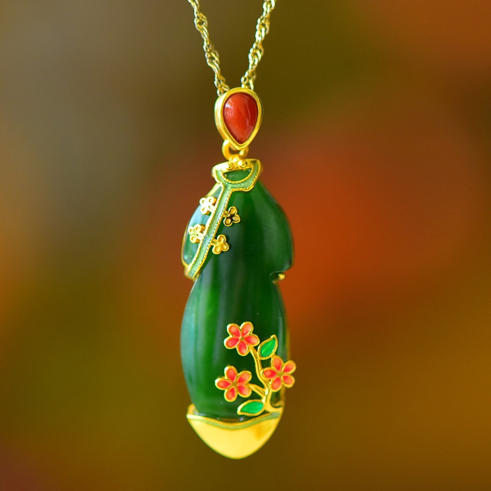 An Exquisite Sterling Silver-Gold Plated Inlaid Jasper Pendant: An Exquisite Sterling Silver-Gold Plated Inlaid Jasper Pendant 纯银镀金镶碧玉吊坠